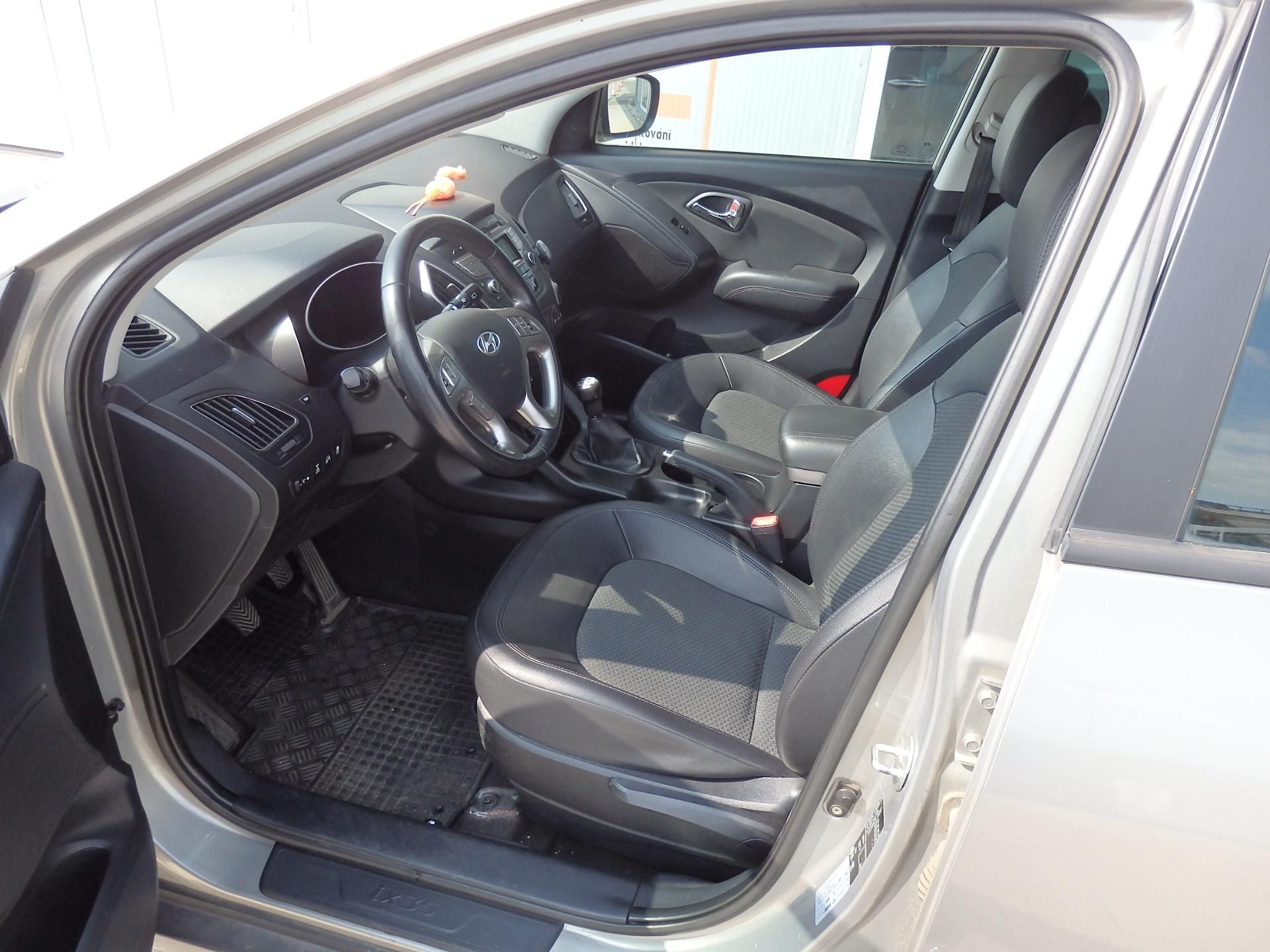 Hyundai ix35, 2.0 16V DIGI. KLIMA,4X4, ZÁVĚS - fotka 6