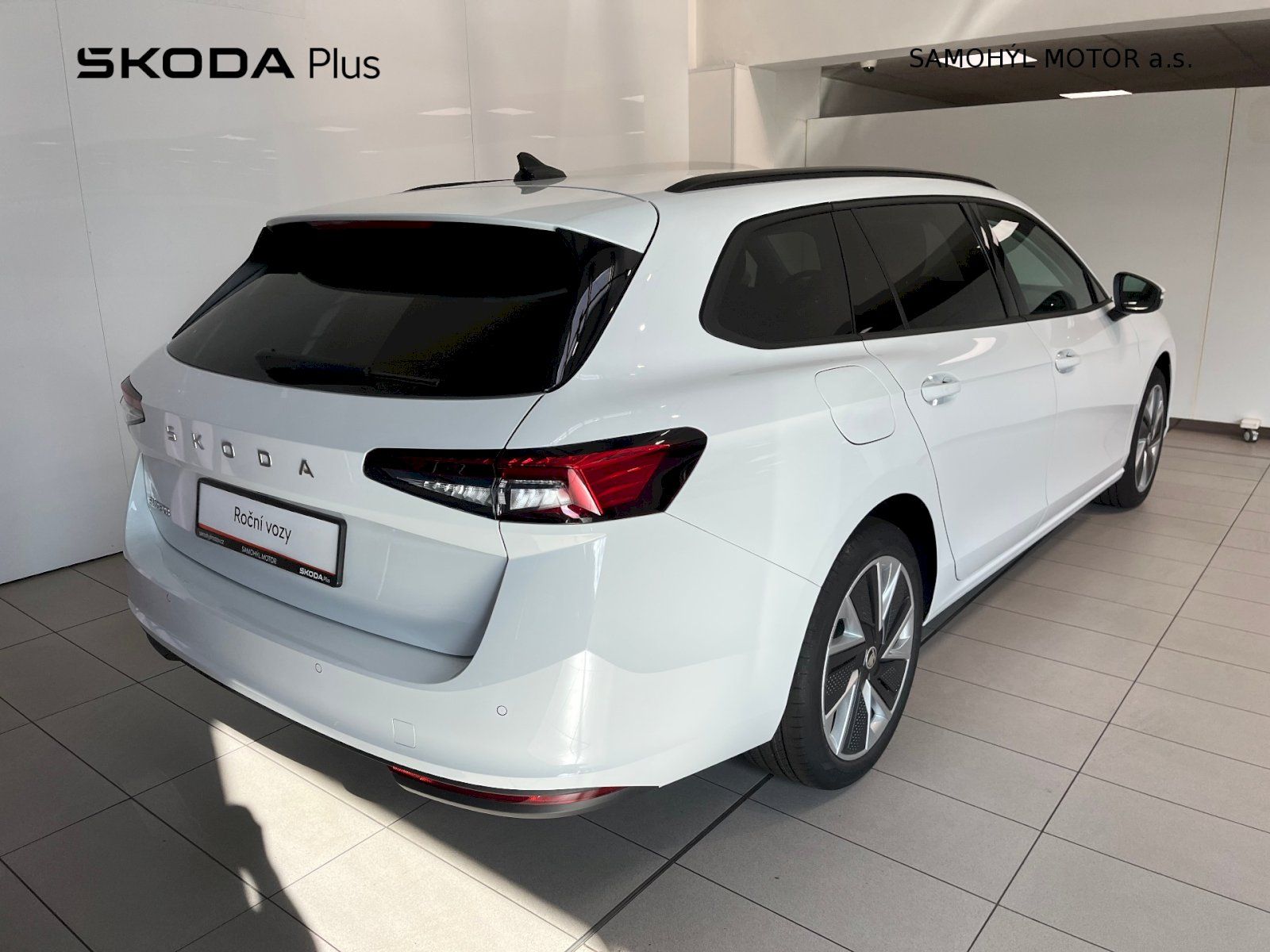 Škoda Superb, Combi 2.0 TDI 110 kW A7F Selec - fotka 2