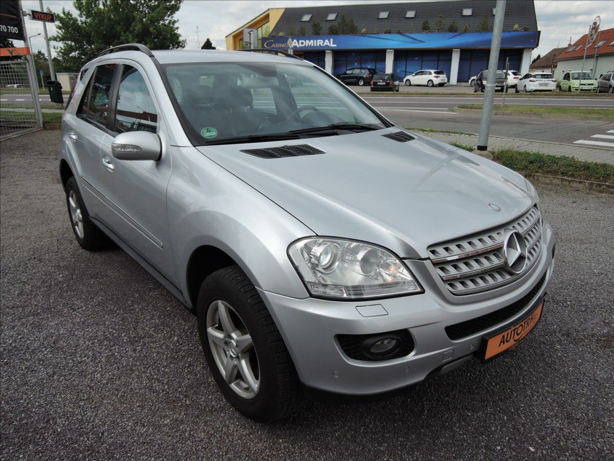Mercedes-Benz Třídy M, 3,5 i V6 Aut. 118.tkm 4x4 - fotka 2