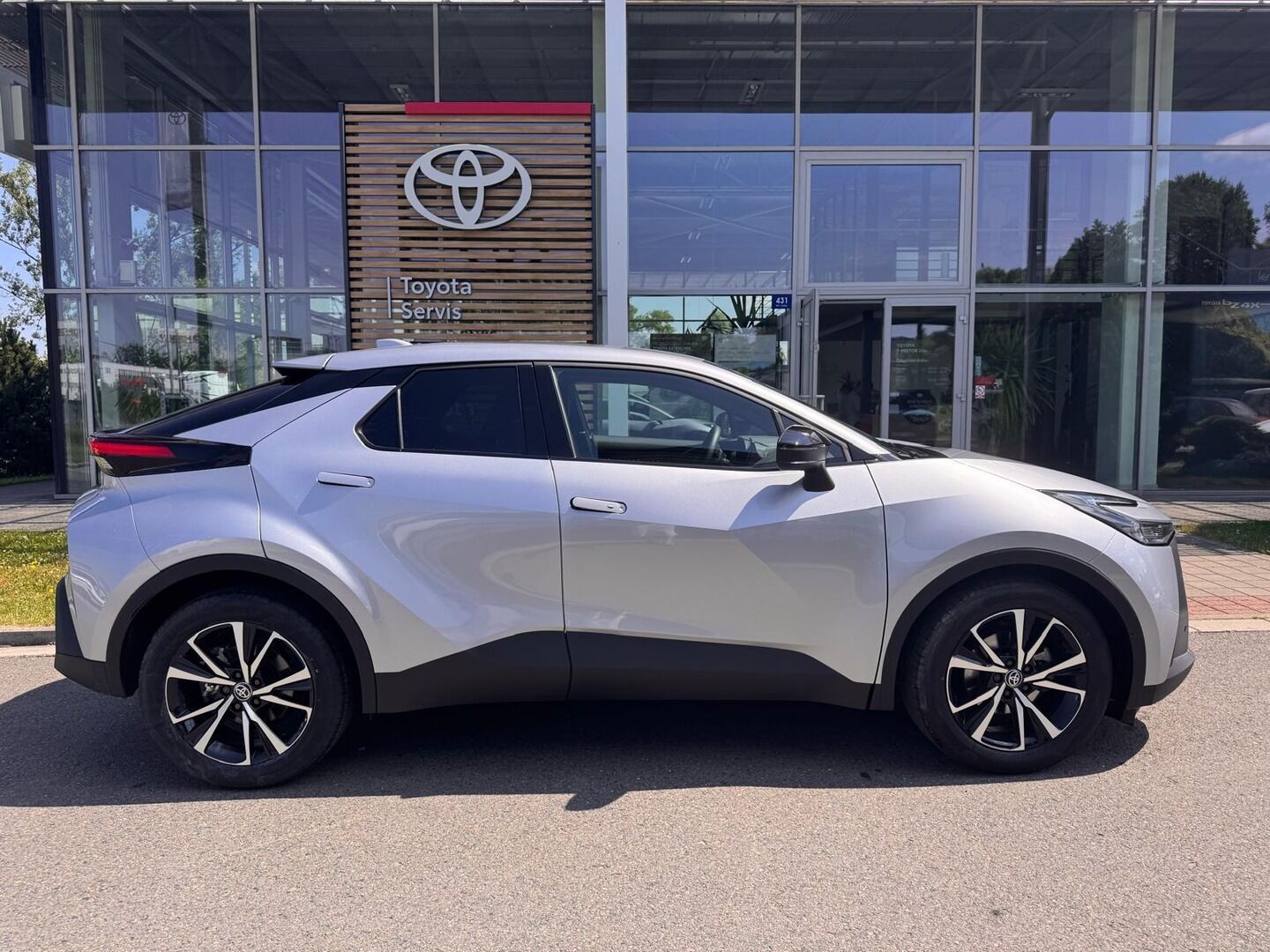 Toyota C-HR, 1.8 Style - fotka 2