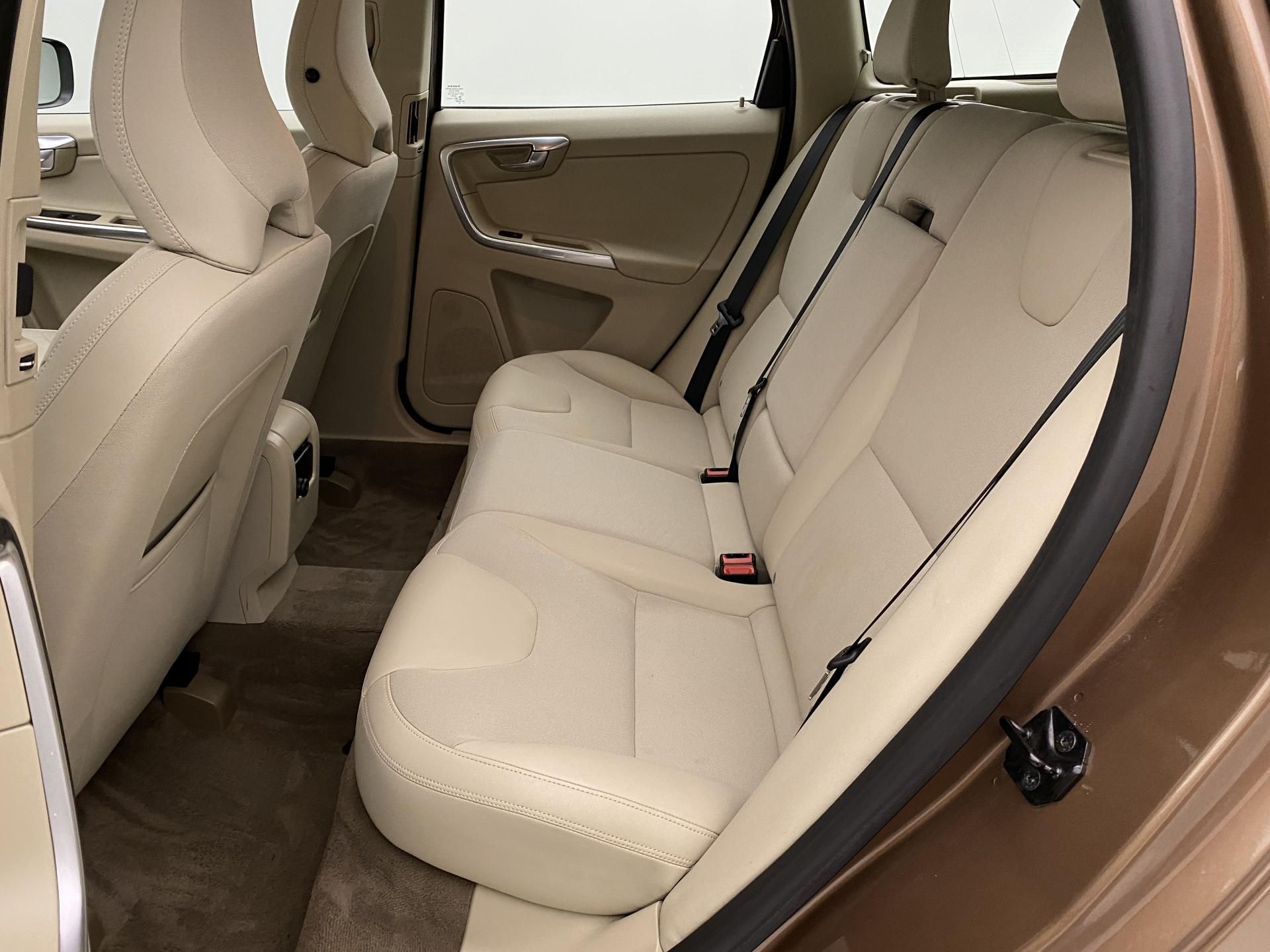 Volvo XC60, D4 AWD MOMENTUM CZ - fotka 5