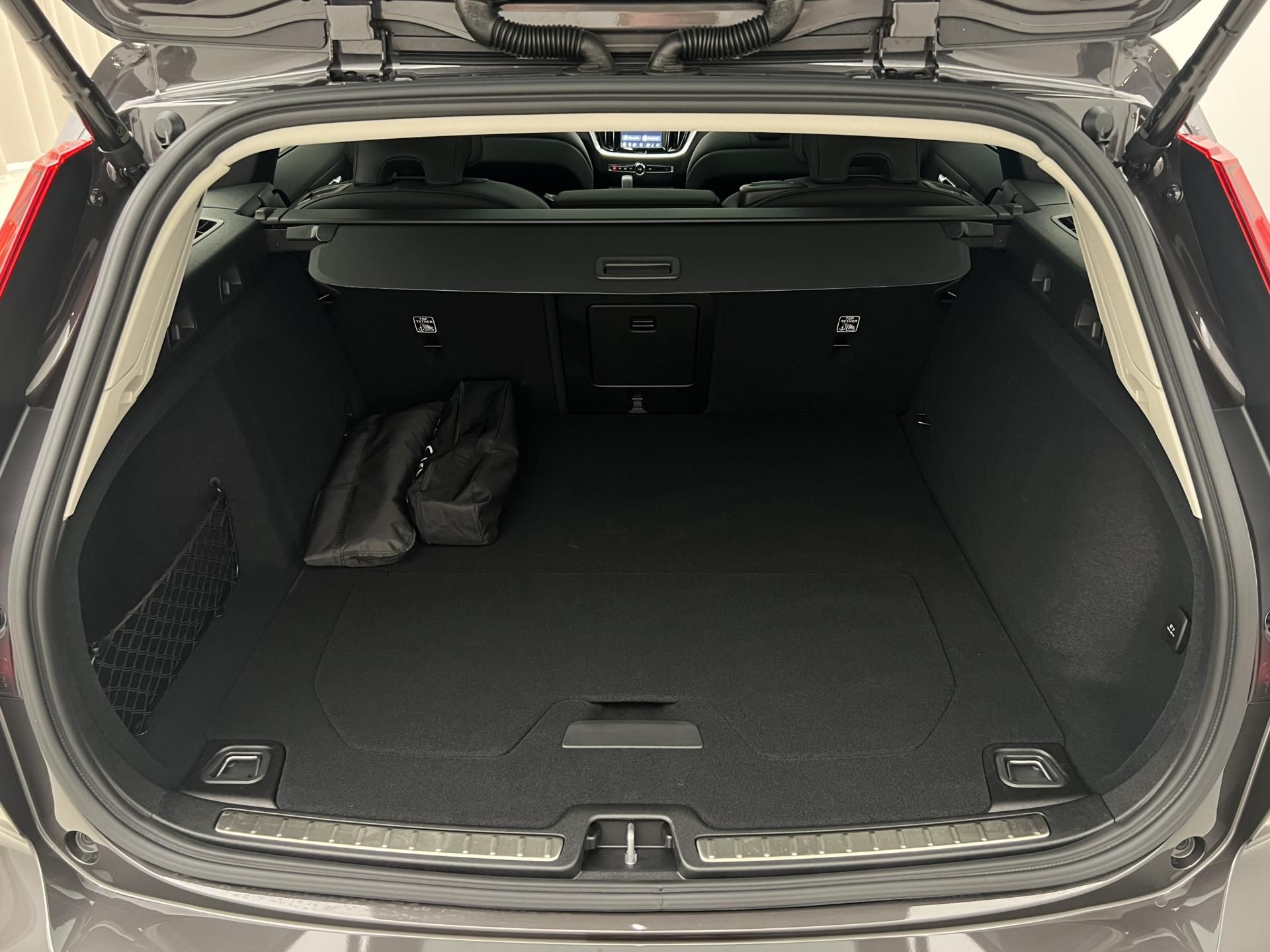Volvo V60, B4 DARK PLUS AUT - fotka 5