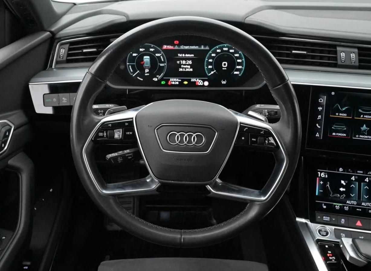 Audi Q8 e-tron, 55 Quattro SoH 97% 360k Tažné - fotka 6