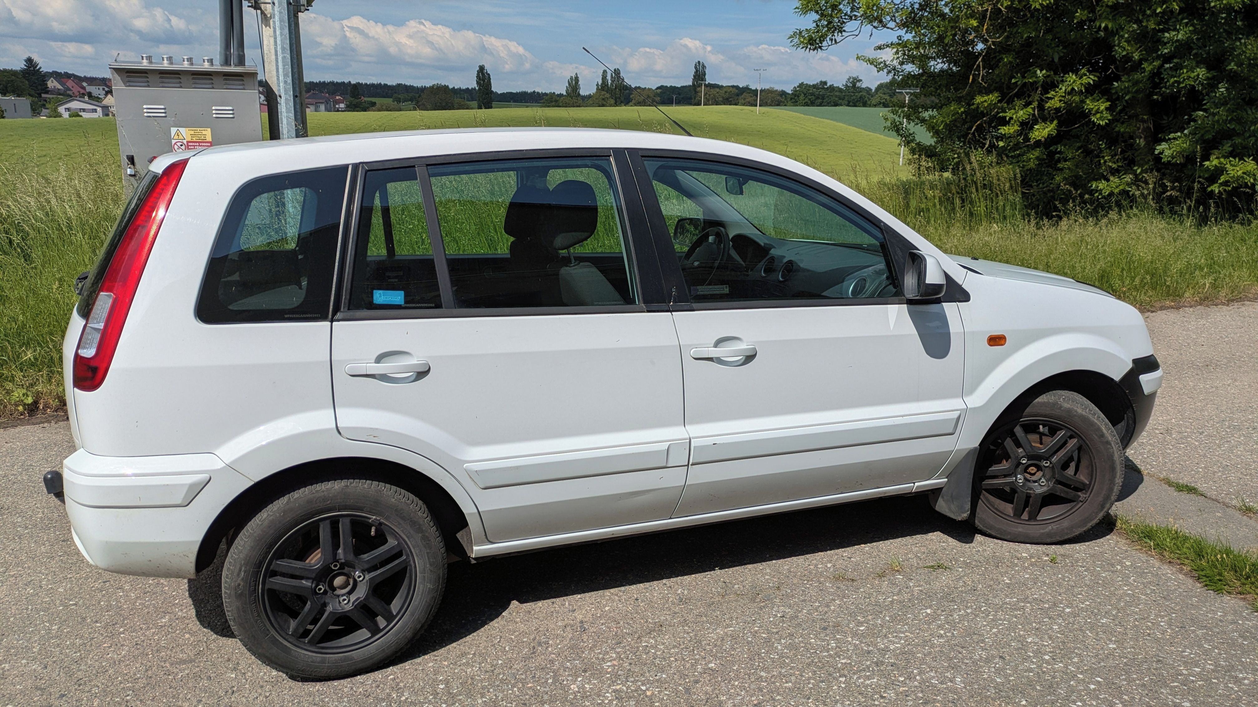 Ford Fusion, Ford fusion 1.4 benzín s tažný - fotka 2
