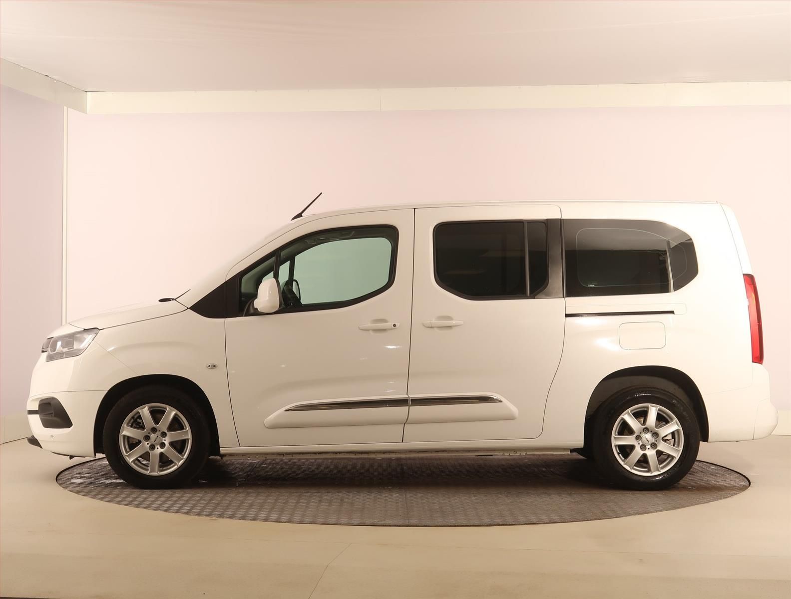Toyota Proace City Verso, Maxi 1.2 T, Shuttle, 7Míst - fotka 3