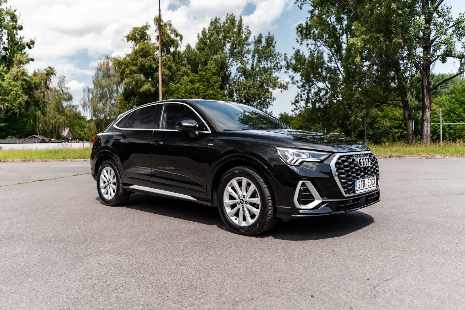 Audi Q3, 2.0 TDI CZ S-Line Sportback - fotka 2
