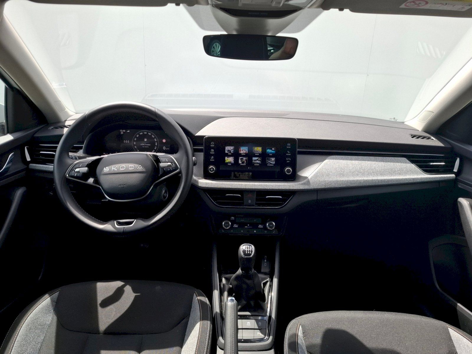 Škoda Scala, 1.0 TSI 85kW Top Selection - fotka 5
