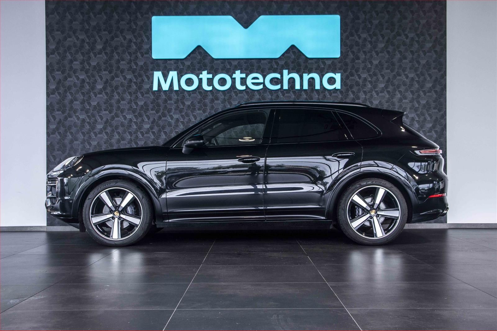 Porsche Cayenne, 3.0T V6 - fotka 2