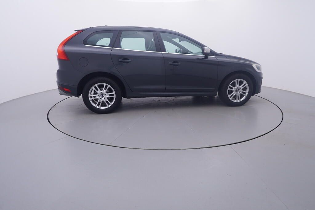 Volvo XC60, R-design Momentum 2.4 D4 133 k - fotka 6