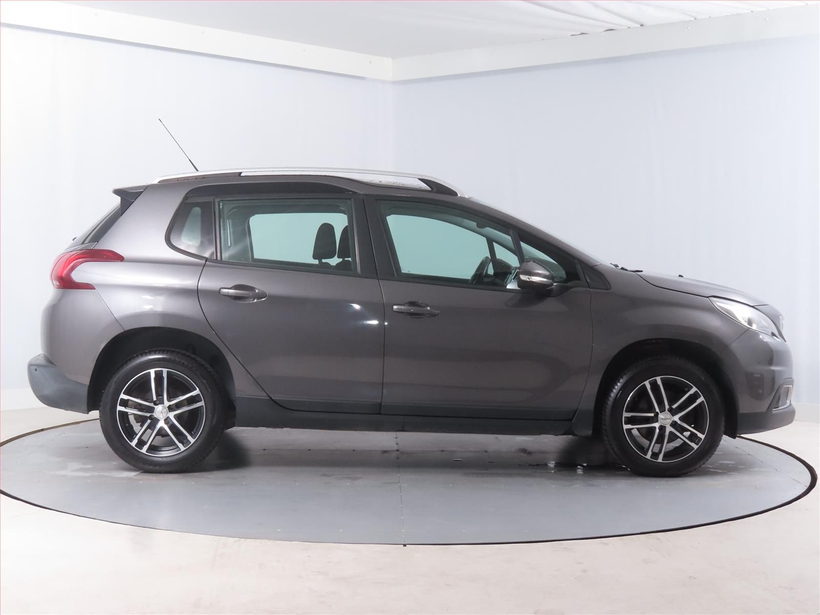 Peugeot 2008, 1.2 PureTech, Active, ČR,1.maj - fotka 6