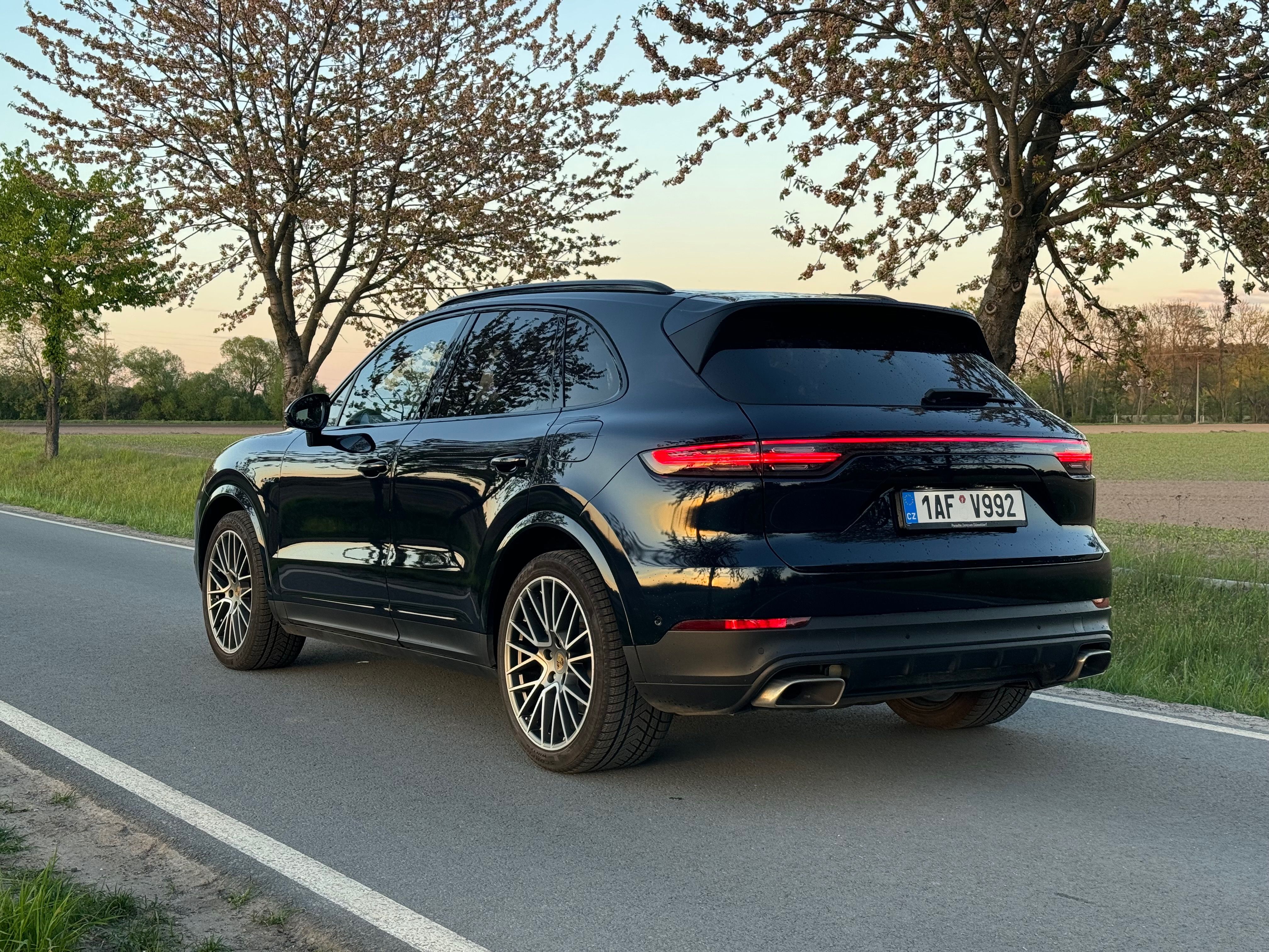 Porsche Cayenne, 3.0 V6 E-Hybrid 2021 - fotka 4