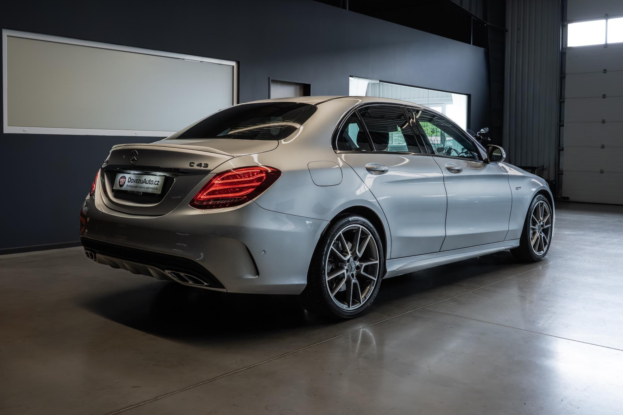 Mercedes-Benz Třídy C, C43 AMG BITURBO 4MATIC 270 kW - fotka 6