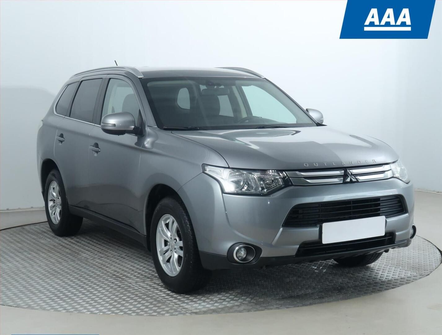 Mitsubishi Outlander, 2.0, ČR,1.maj, Serv.kniha