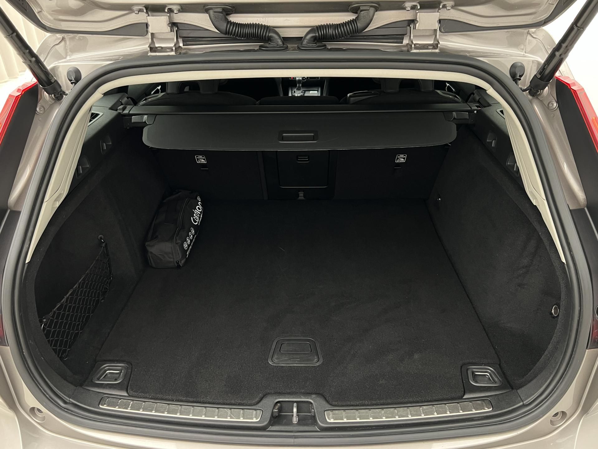 Volvo V60, D3 MOMENTUM PRO AUT - fotka 5