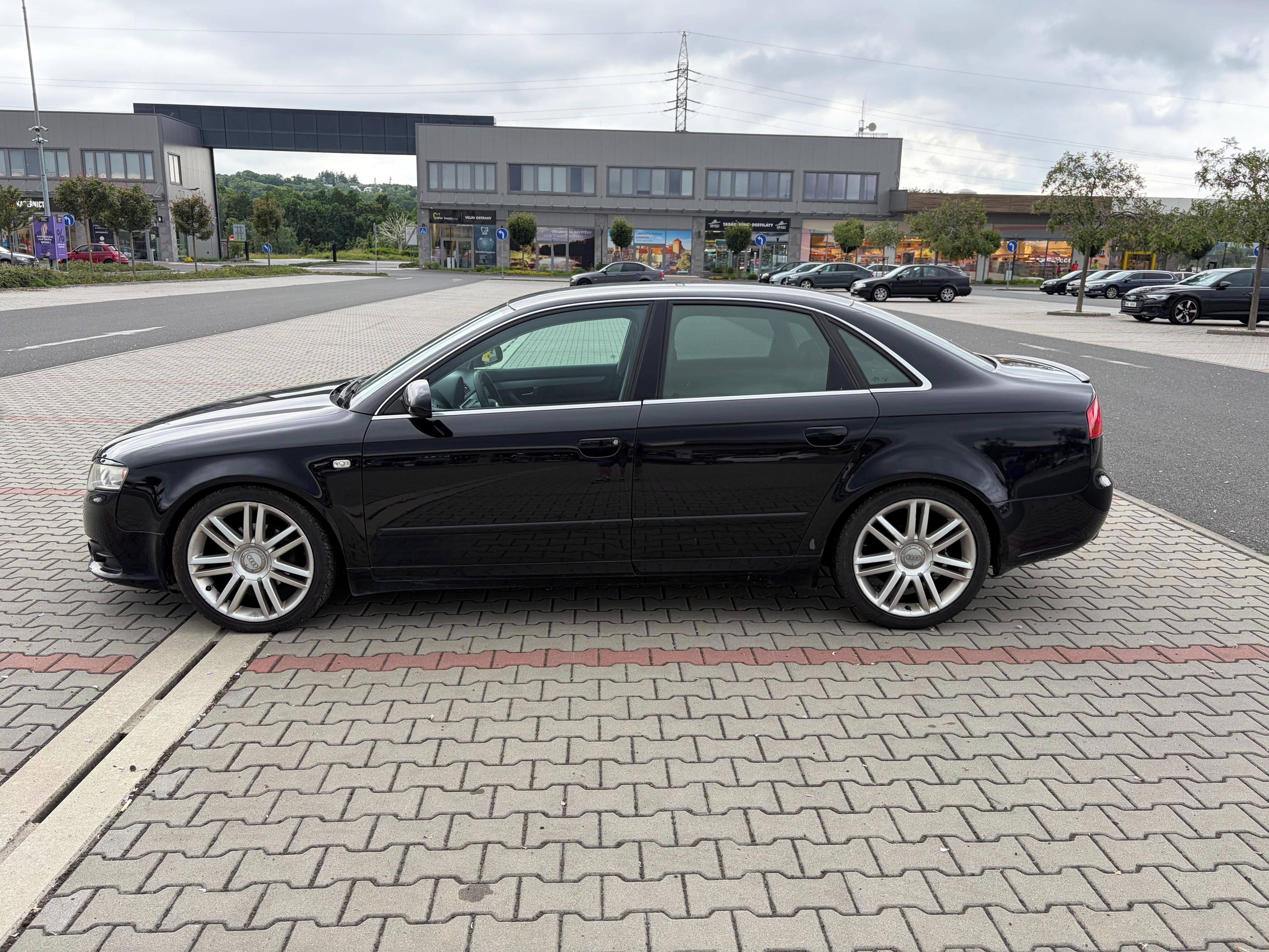 Audi A4, 1.6i 75kw klima - fotka 6
