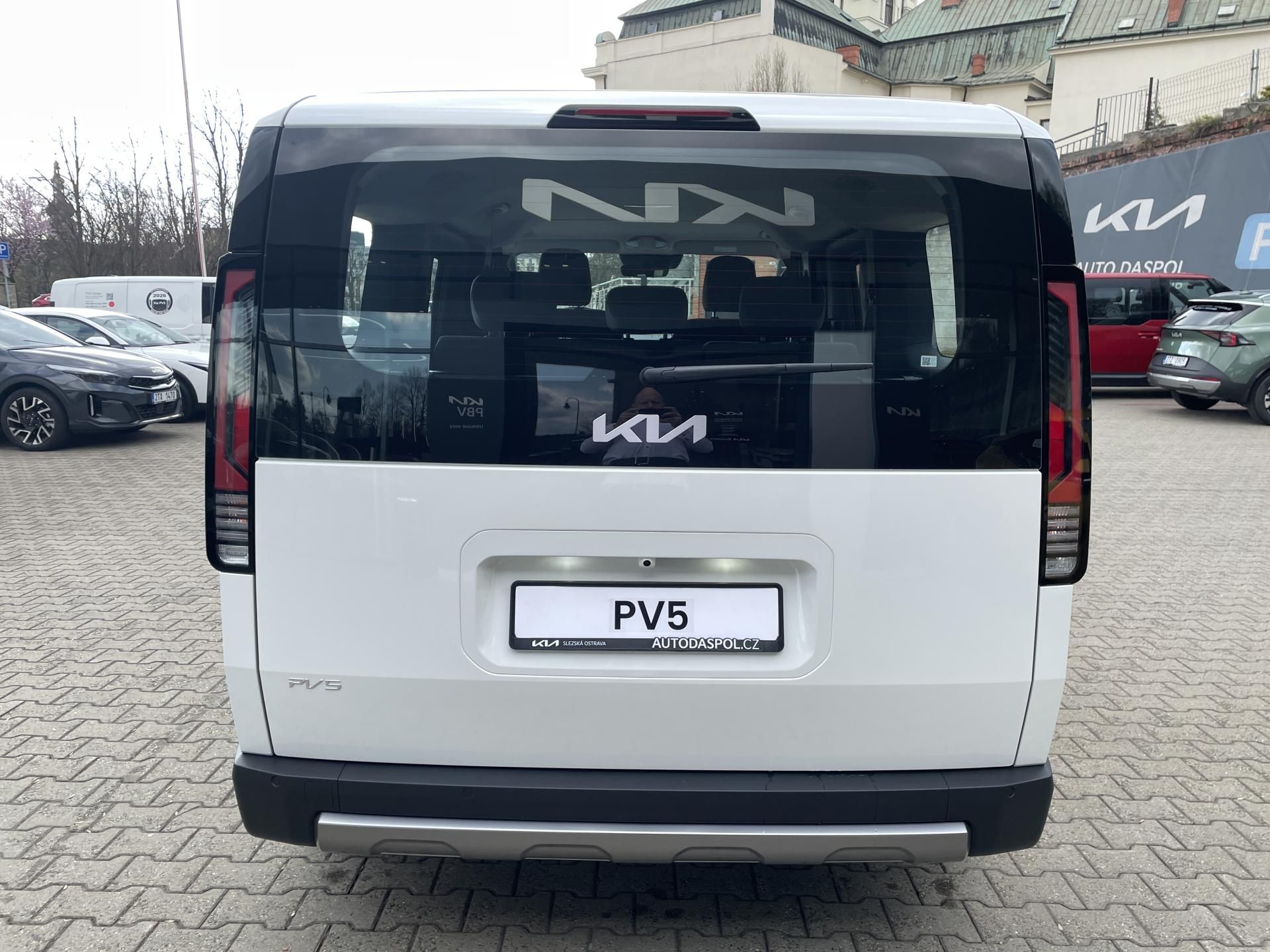 Kia PV5, 5P 4x2 ELITE 120 KW + 71,2 KW - fotka 4