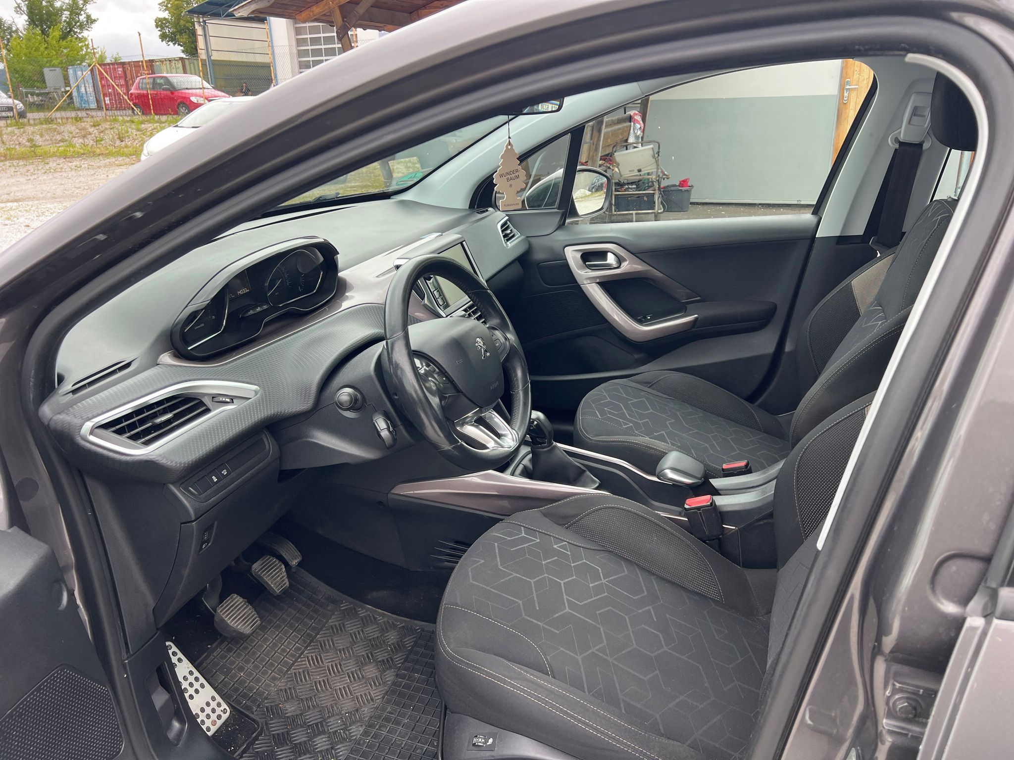 Peugeot 2008, 1.6 HDI - fotka 5