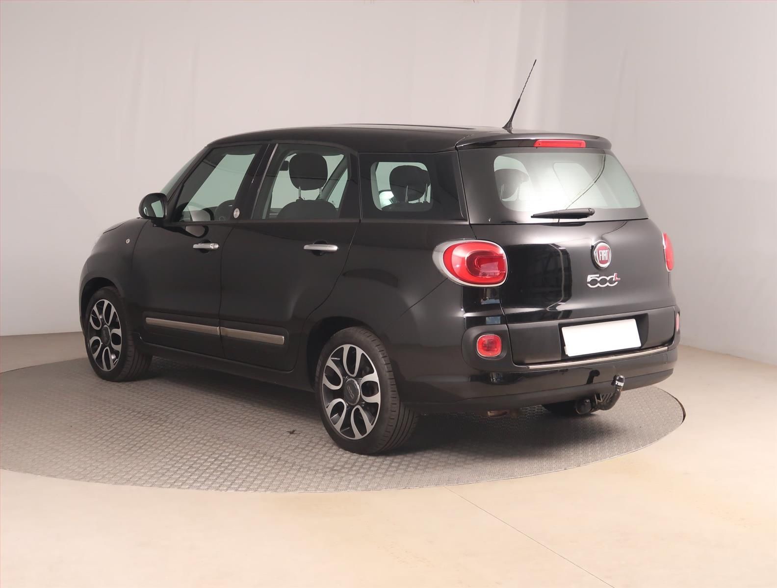 Fiat 500L, 1.6 MultiJet, ČR,1.maj - fotka 4