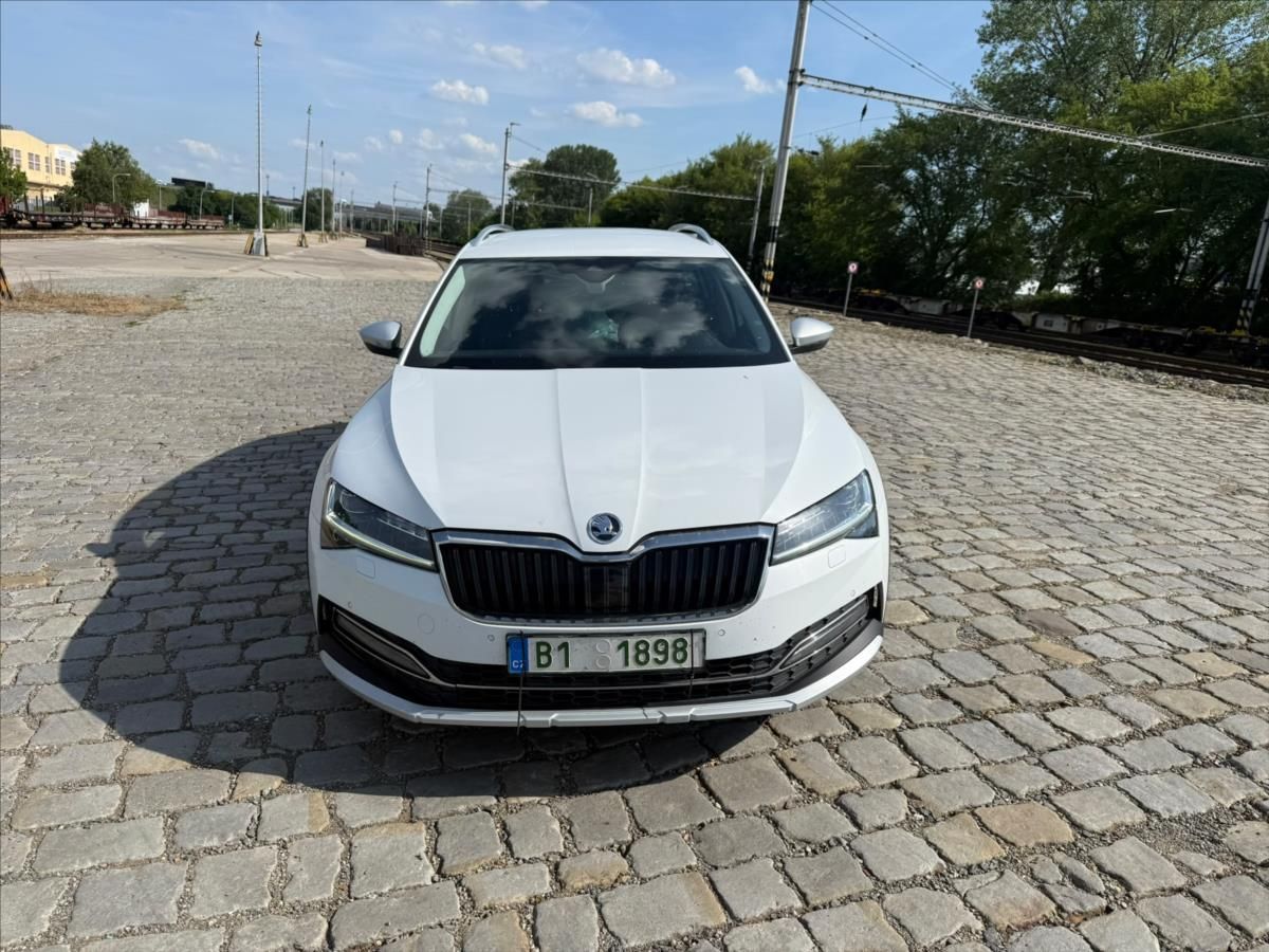 Škoda Superb, 2,0 D Scout - fotka 2