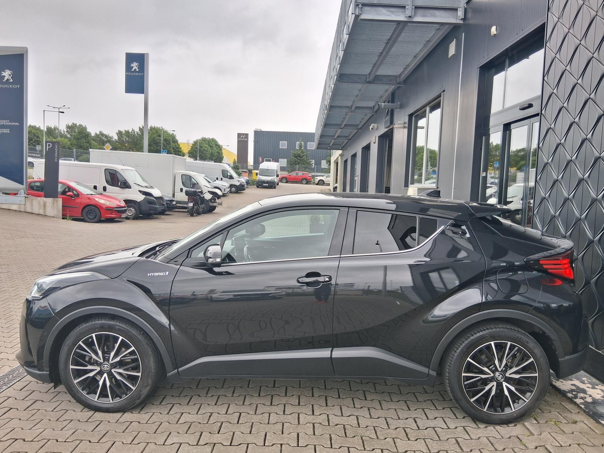 Toyota C-HR, EXECUTIVE 1.8 Hyb. 90 kW - fotka 4