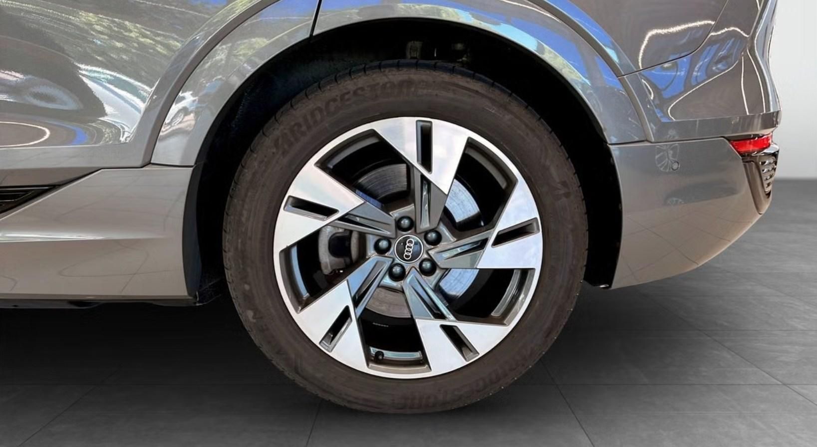 Audi Q8 e-tron, 55 Q 360k Pano. Matrix 4 zóny - fotka 6