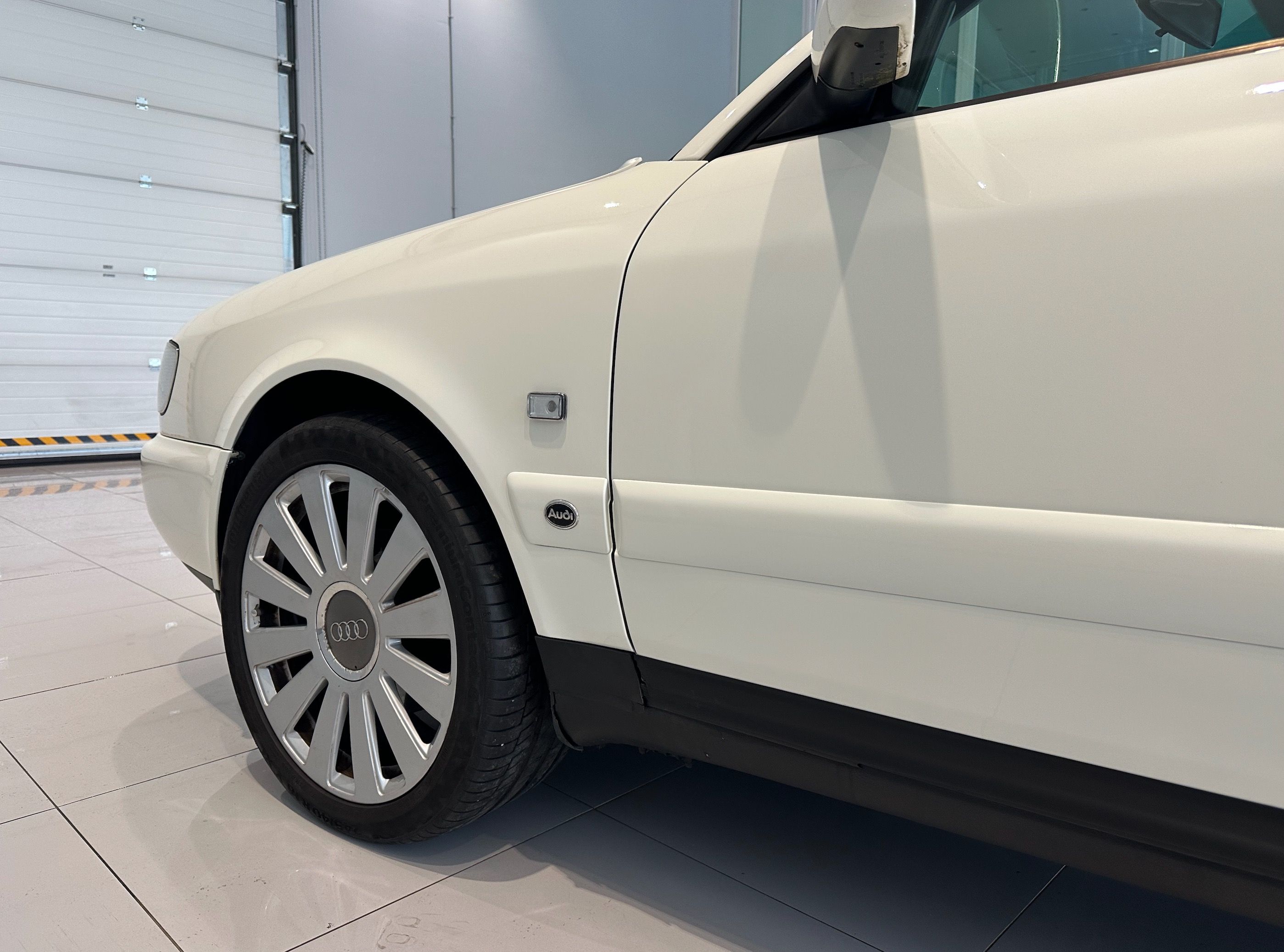 Audi A6, C4 1.8 5v 160.000km Top Stav - fotka 3