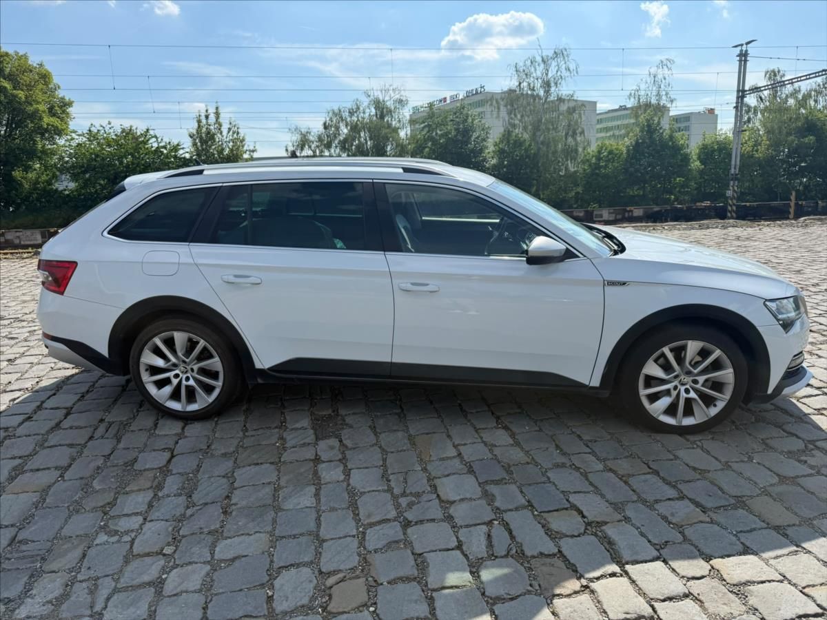 Škoda Superb, 2,0 D Scout - fotka 4