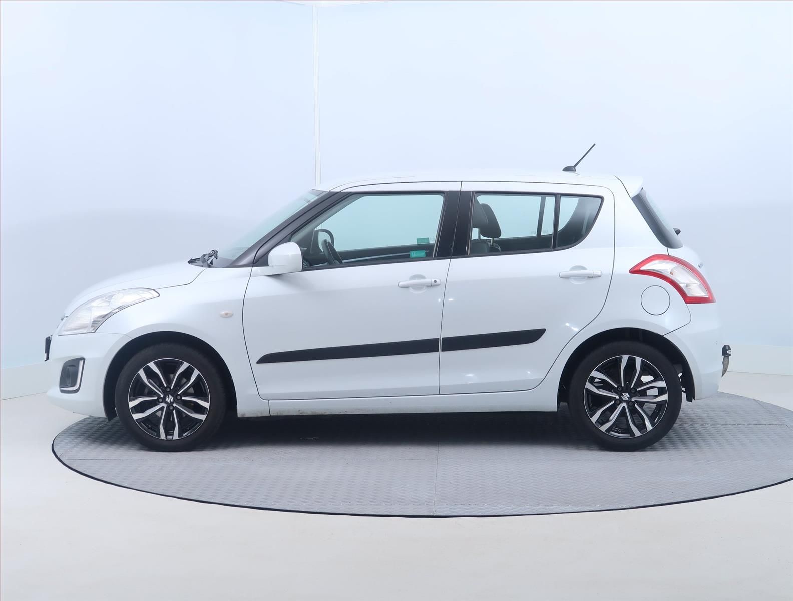 Suzuki Swift, 1.2, ČR,1.maj, Serv.kniha - fotka 3