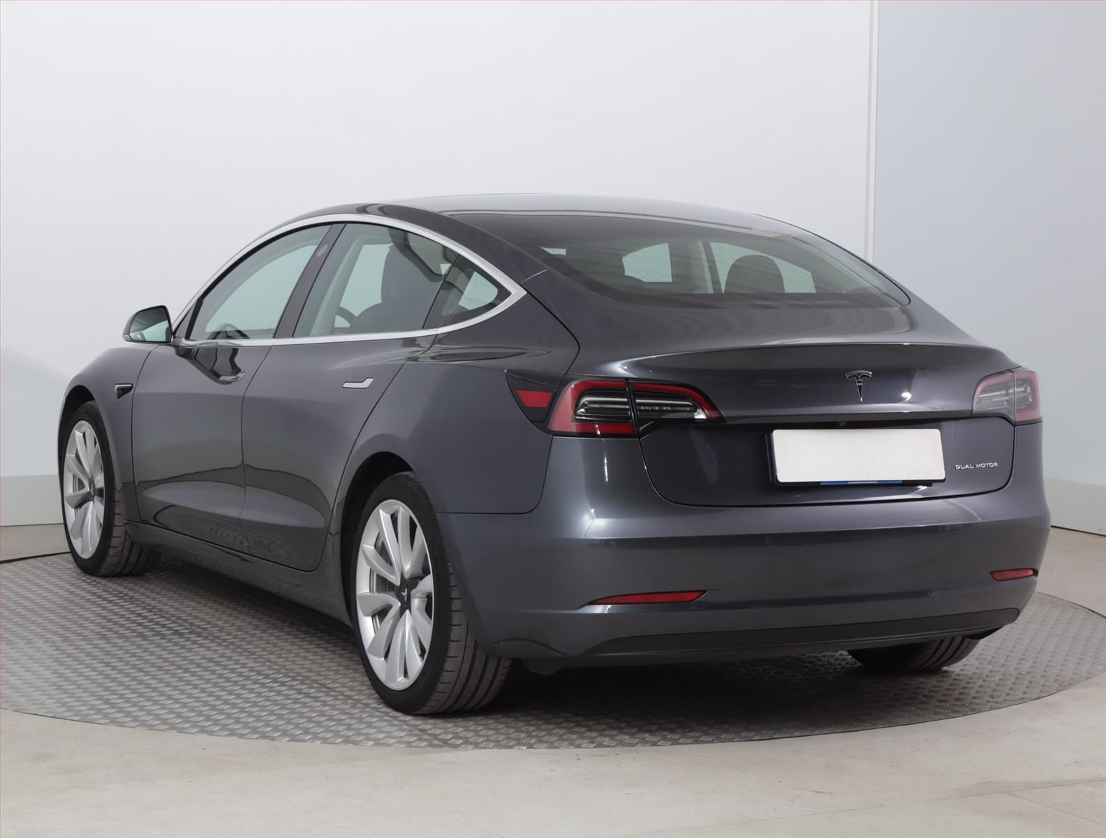 Tesla Model 3, Long Range 4WD 78kWh, SoH 83% - fotka 4