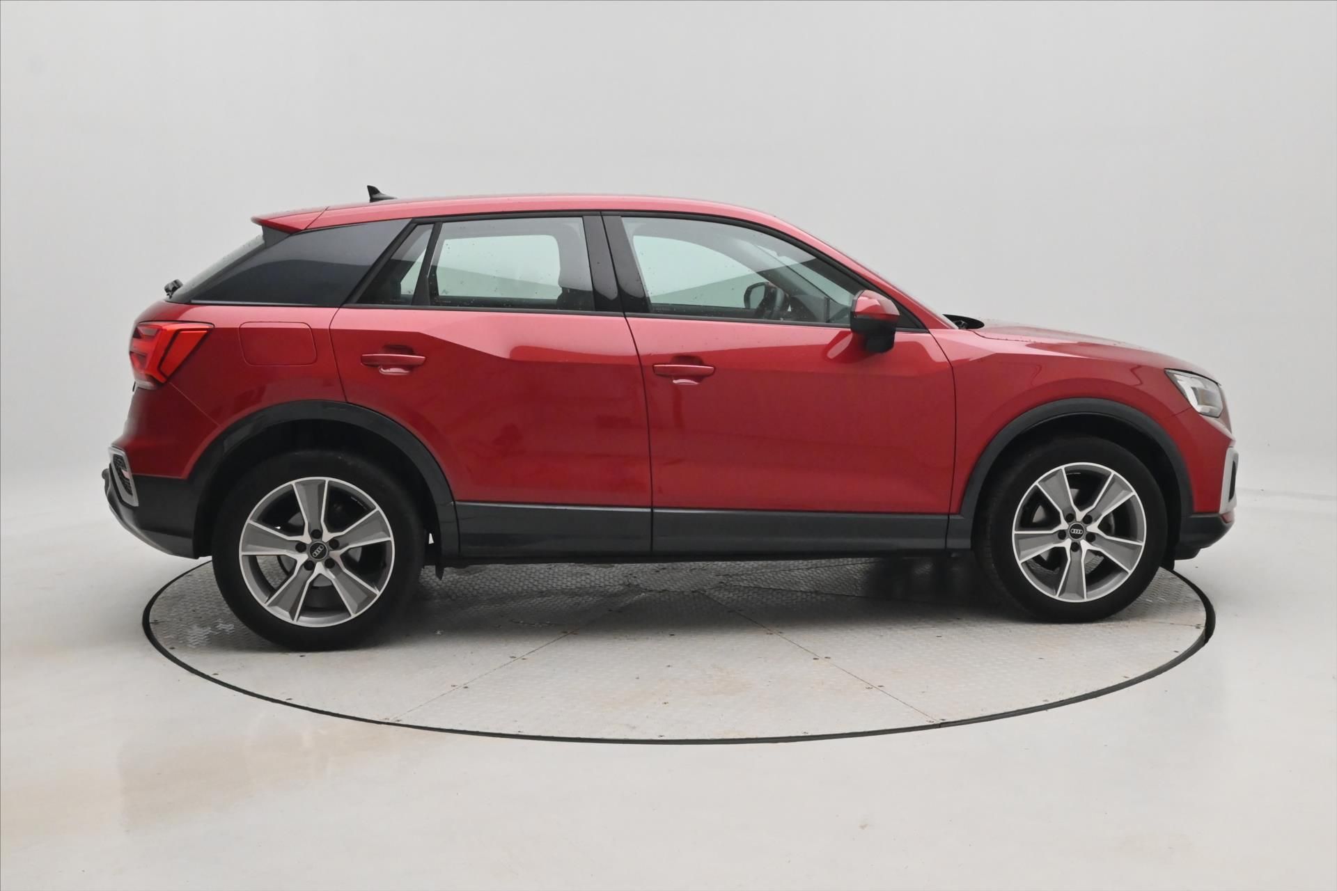 Audi Q2, 1,5 35 TFSI 110 kW S-Tronic Zá - fotka 4