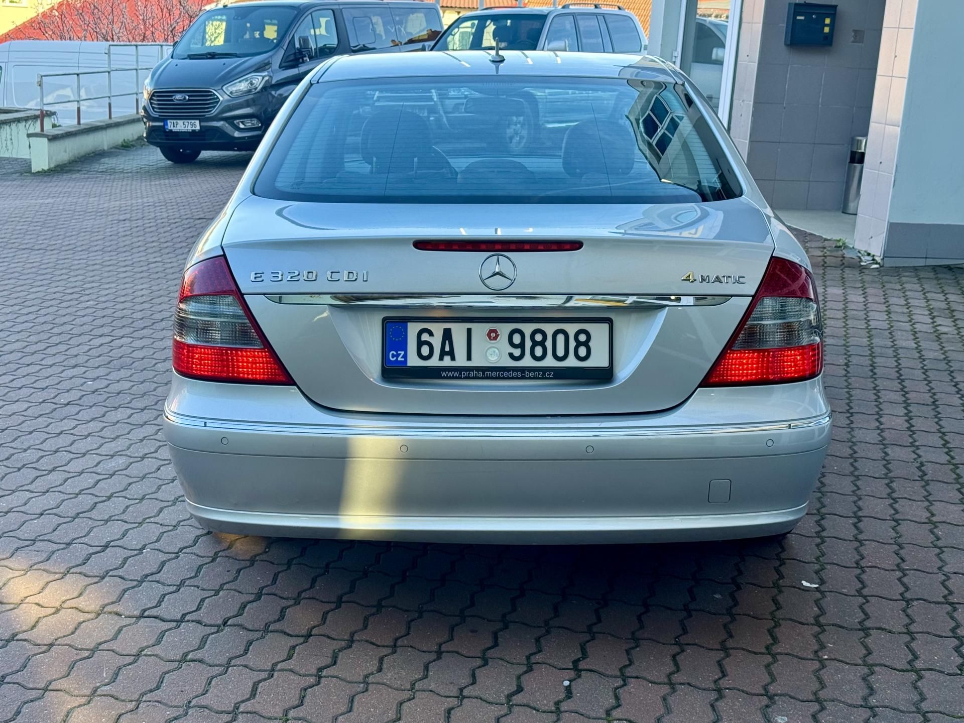 Mercedes-Benz Třídy E, 320CDI 4 MATIC, ČR, 1.maj - fotka 6