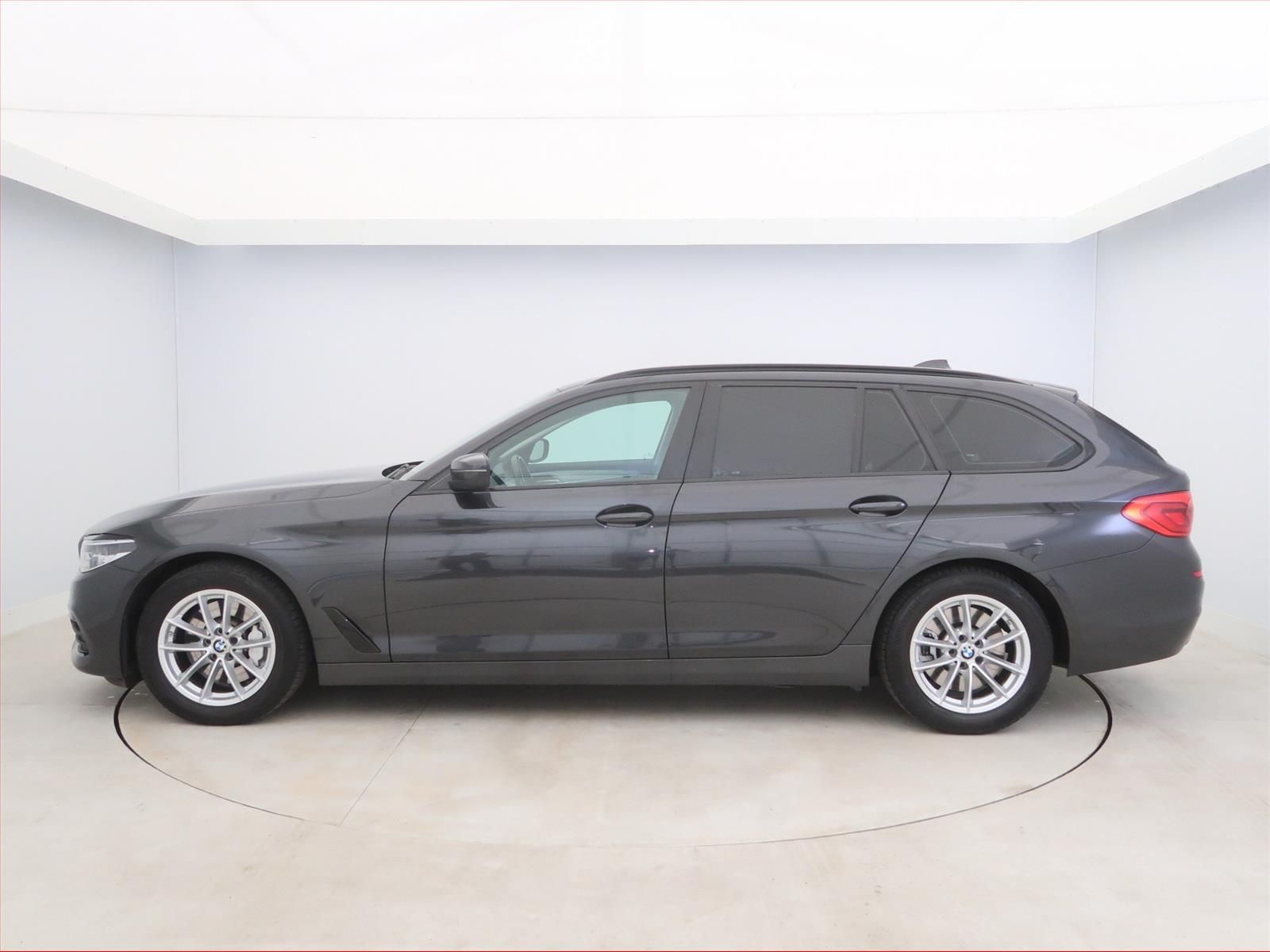 BMW Řada 5, 530d xDrive, Modern Line, 4X4 - fotka 3