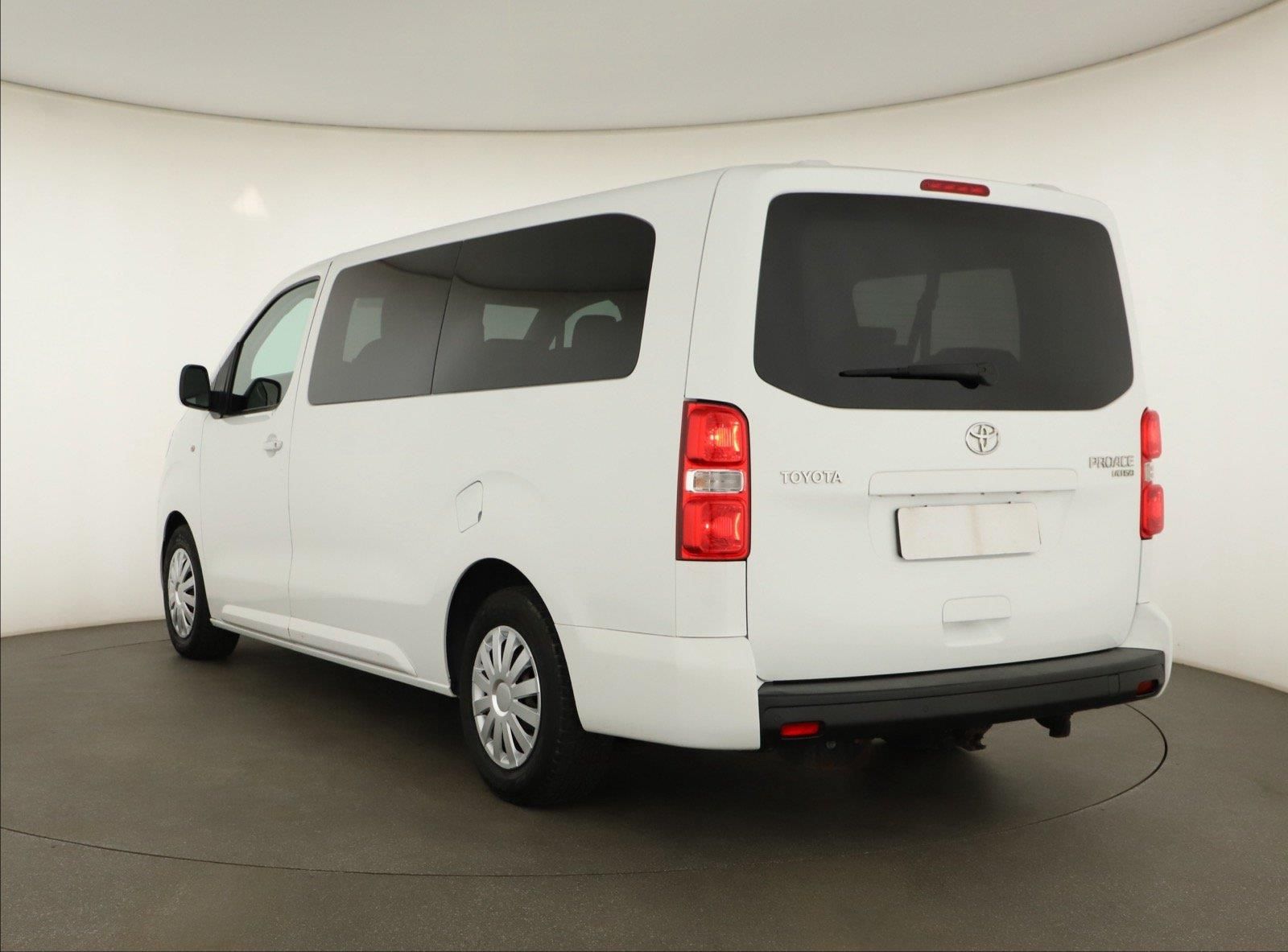 Toyota Proace Verso, 2.0 D-4D, 9 míst, L2 - fotka 4
