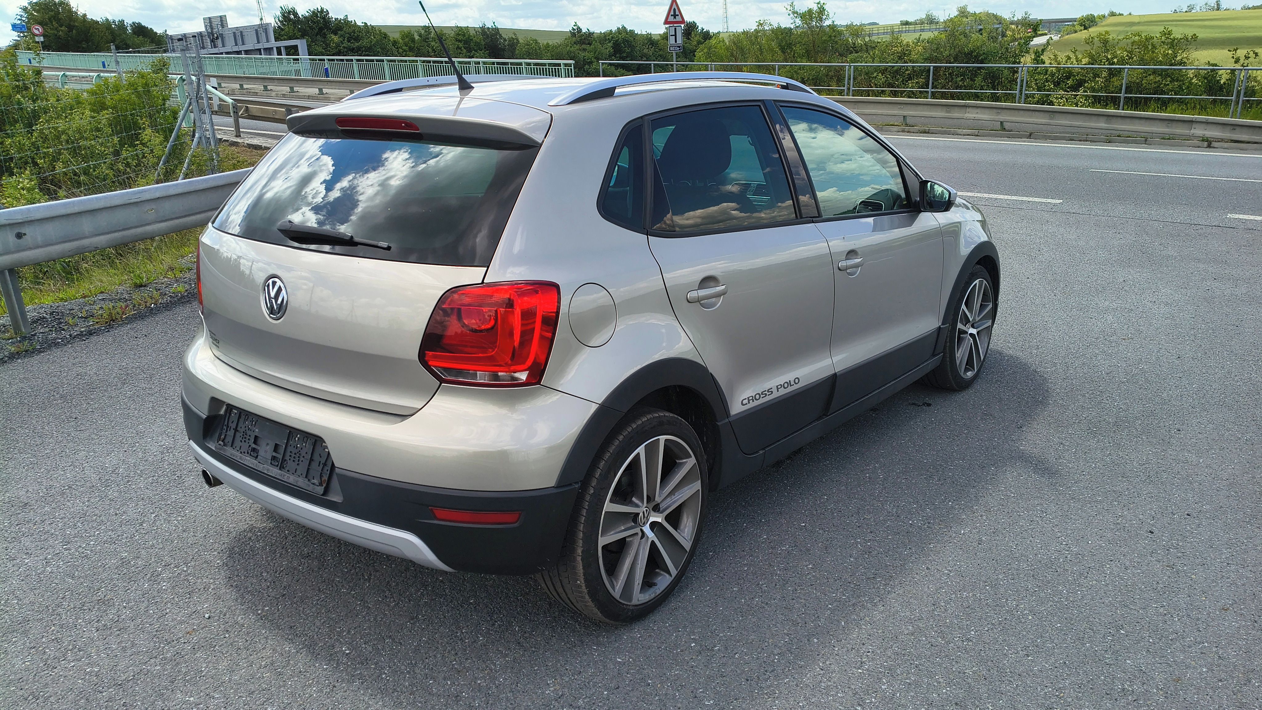 Volkswagen Polo, Cross 1.4i 63kW, klima, Alu 17 - fotka 3
