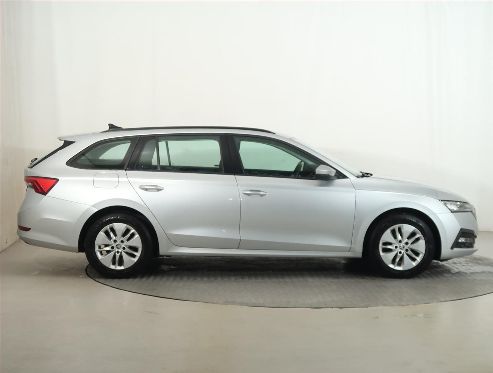 Škoda Octavia, 2.0 TDI, Ambition, ČR,1.maj - fotka 6