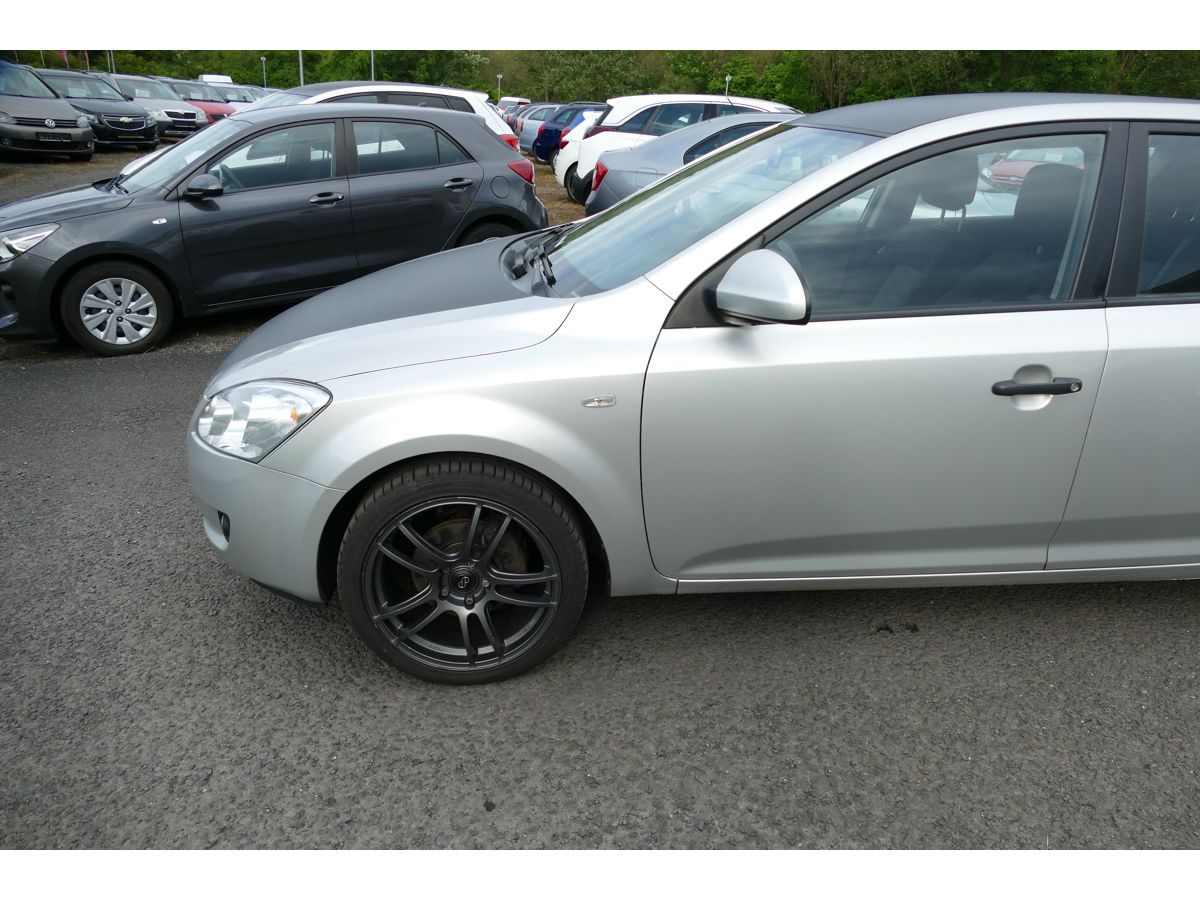 Kia Cee´d, 1,4 80KW KLIMA - fotka 5