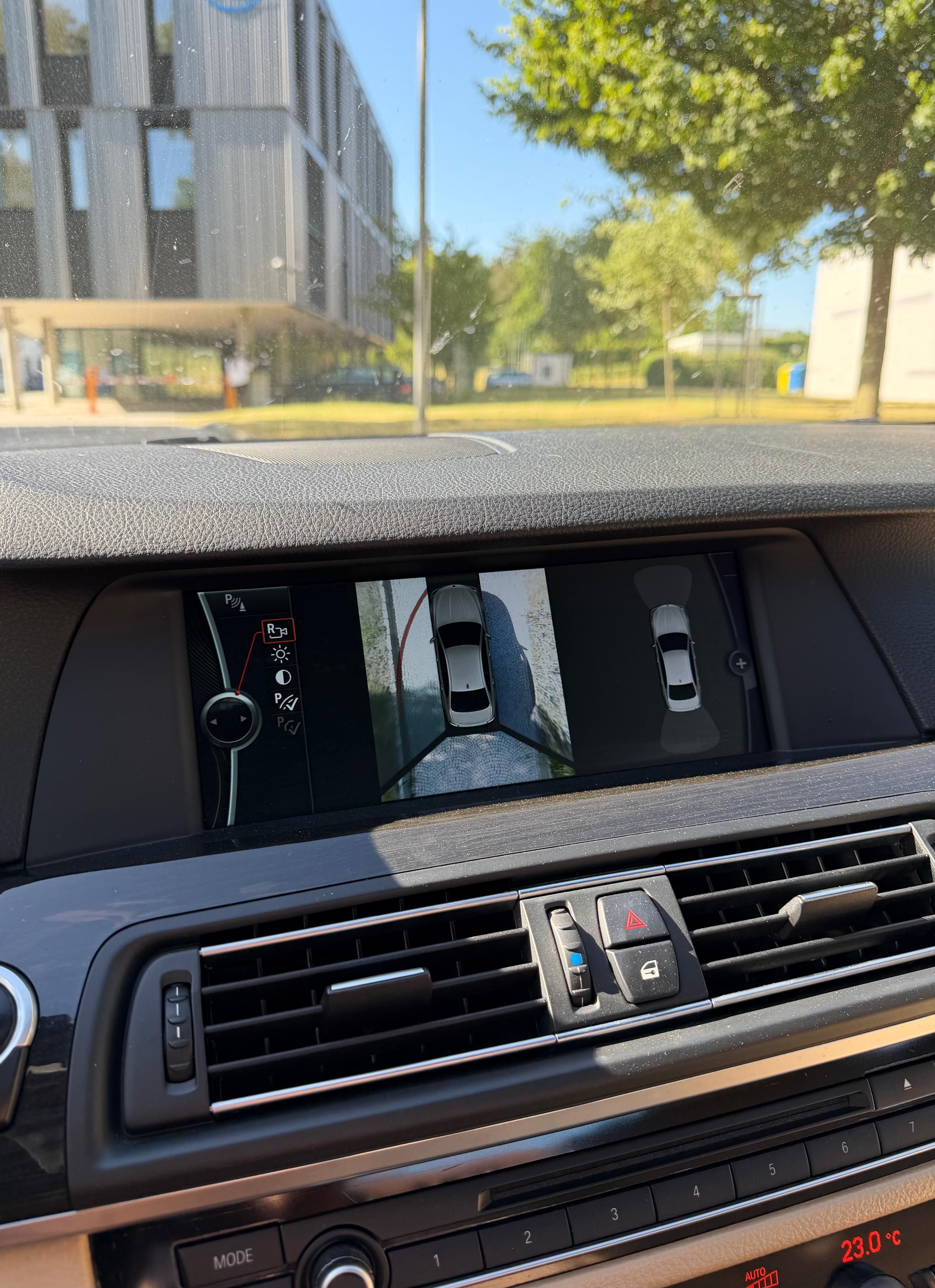 BMW Řada 5, 530d xDrive M-paket ČR 190kW - fotka 5