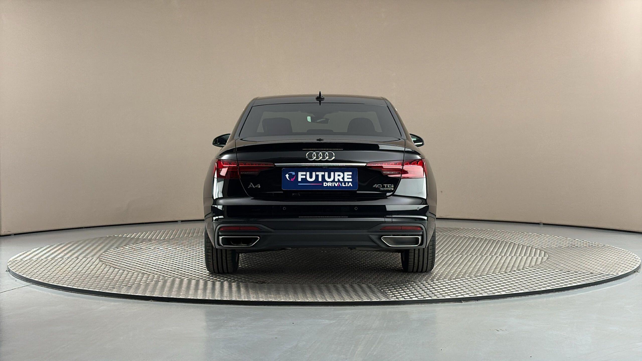 Audi A4, 2.0 40TDI S Tronic Quattro - fotka 5