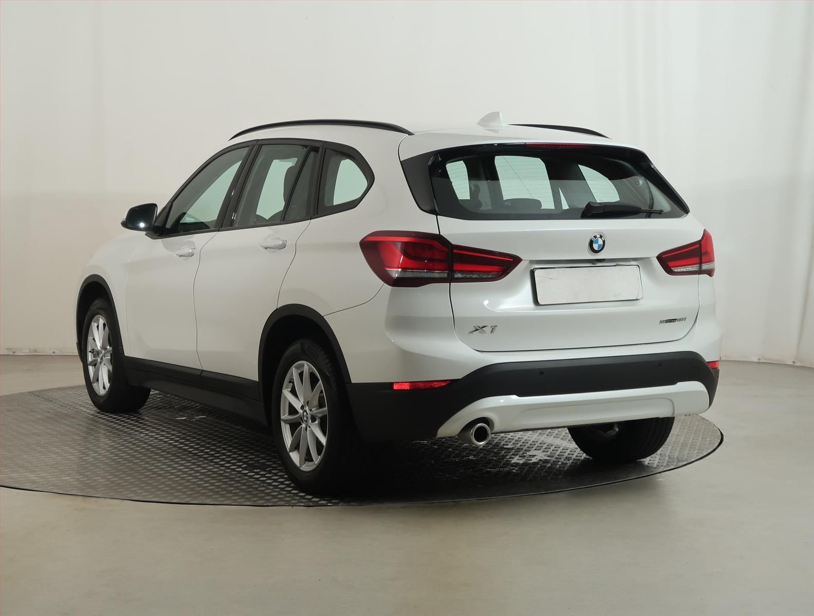 BMW X1, sDrive18i, Automat, Serv.kniha - fotka 4