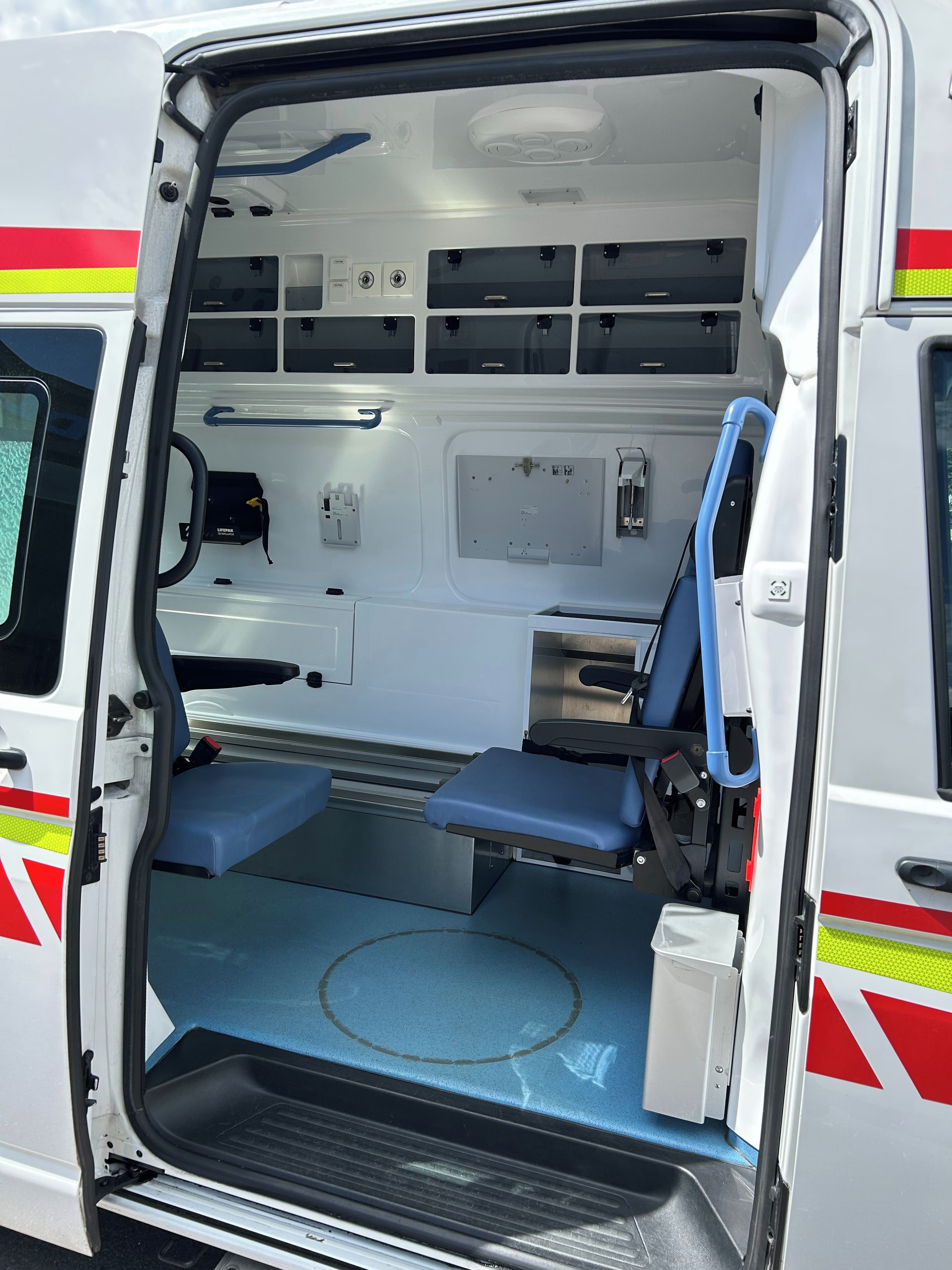 Volkswagen Transporter, T6.1 - 2.0 TDI Sanitní vůz 4x4 - fotka 6