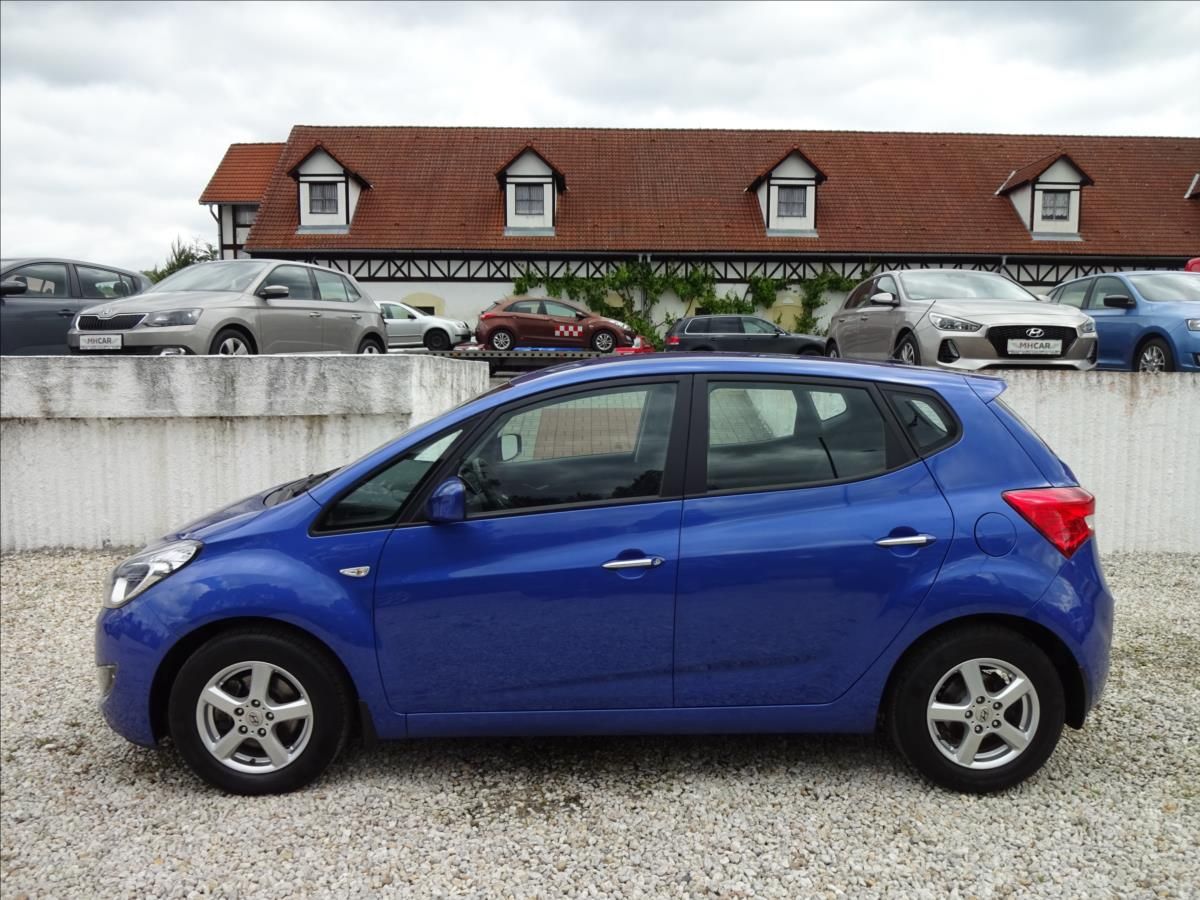 Hyundai ix20, 1,6 i 91kW 56 000km - fotka 4