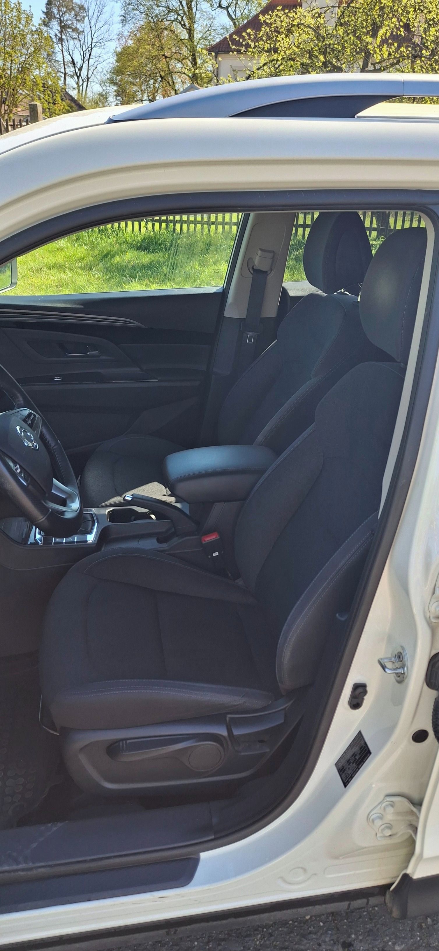 SsangYong Korando, 1.5,tažné,automat,sada kol - fotka 5