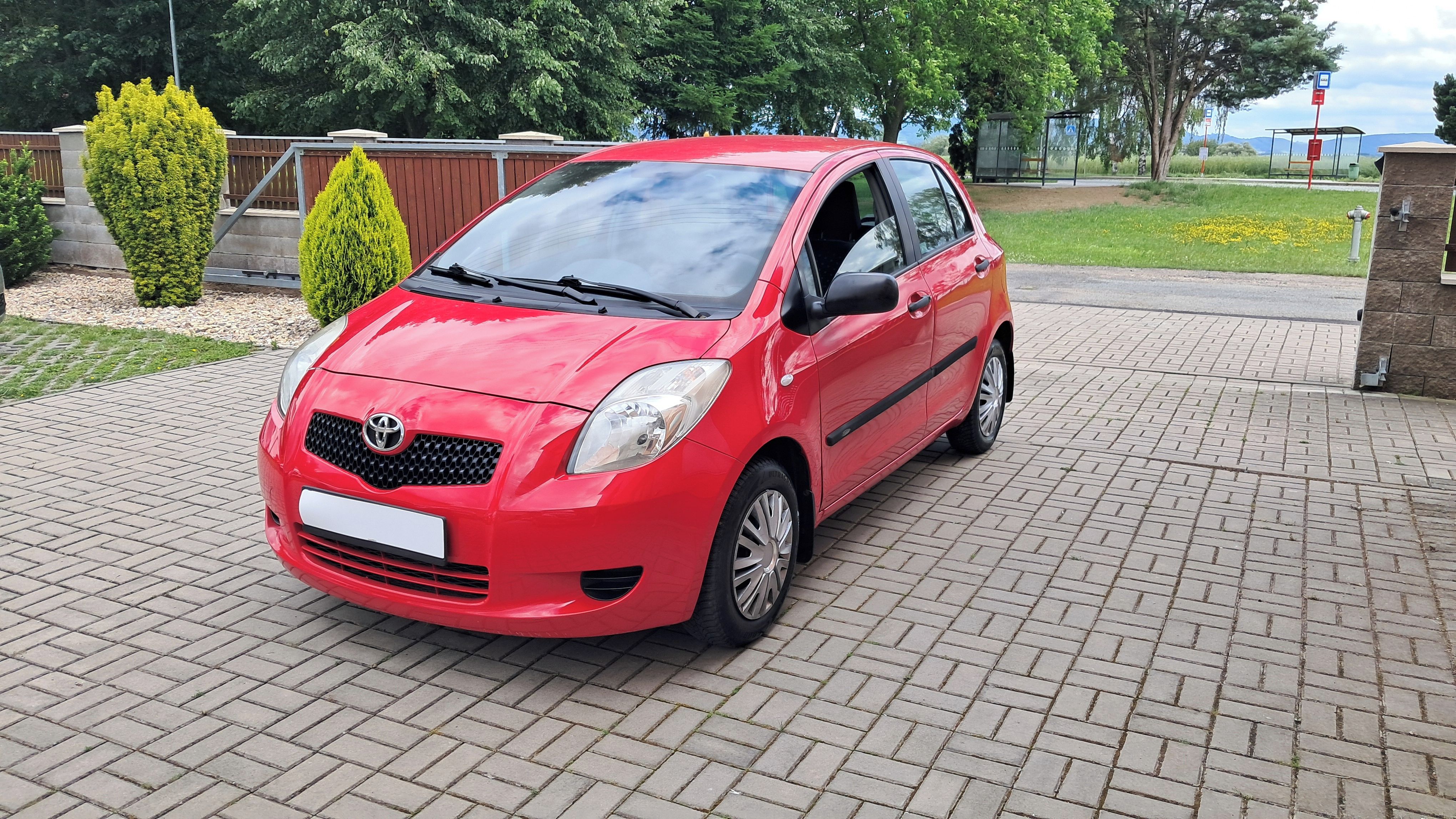 Toyota Yaris, 1.3i / 64KW ČR - fotka 4