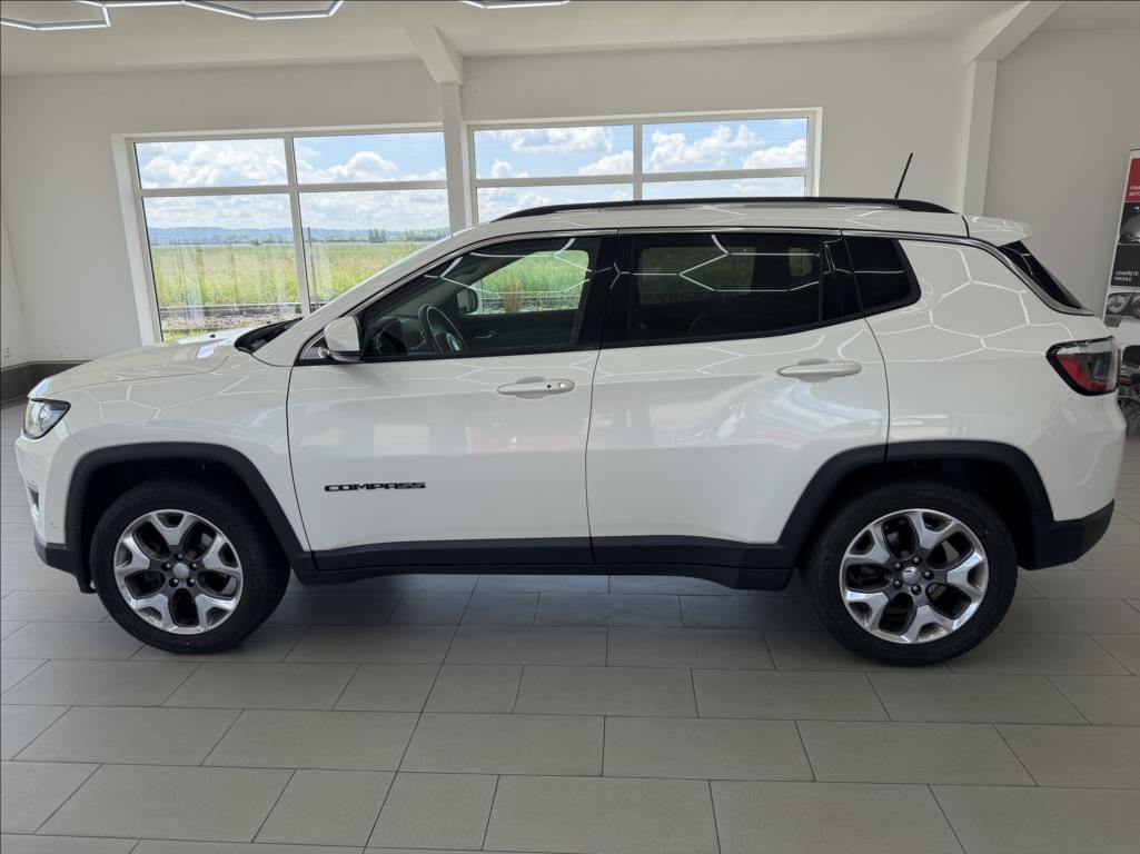 Jeep Compass, 2,0 M-Jet 125kW 4x4 DPH Automa - fotka 2