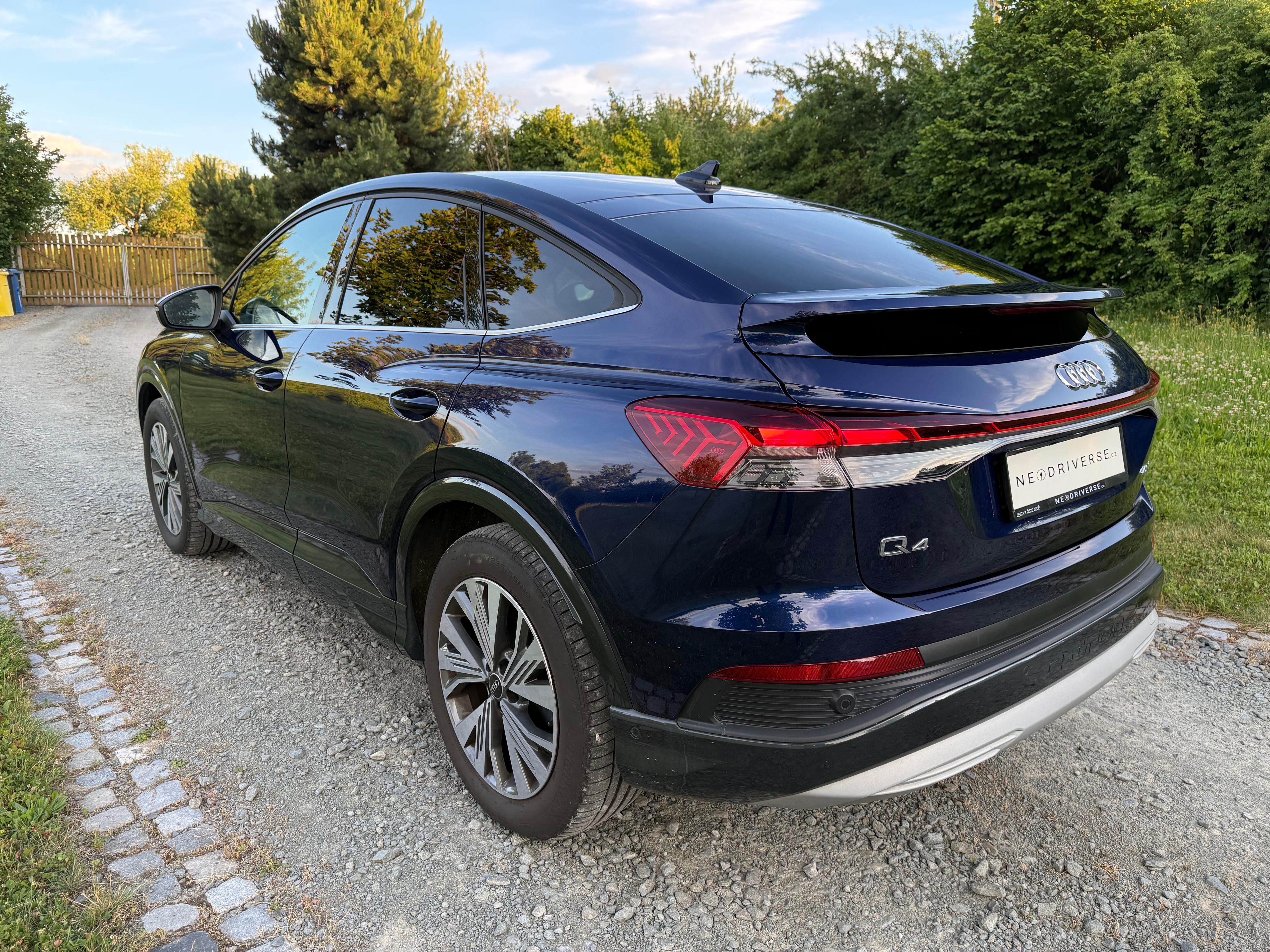 Audi Q4 e-tron, 150kW, panorama, tažné,SoH 95% - fotka 3