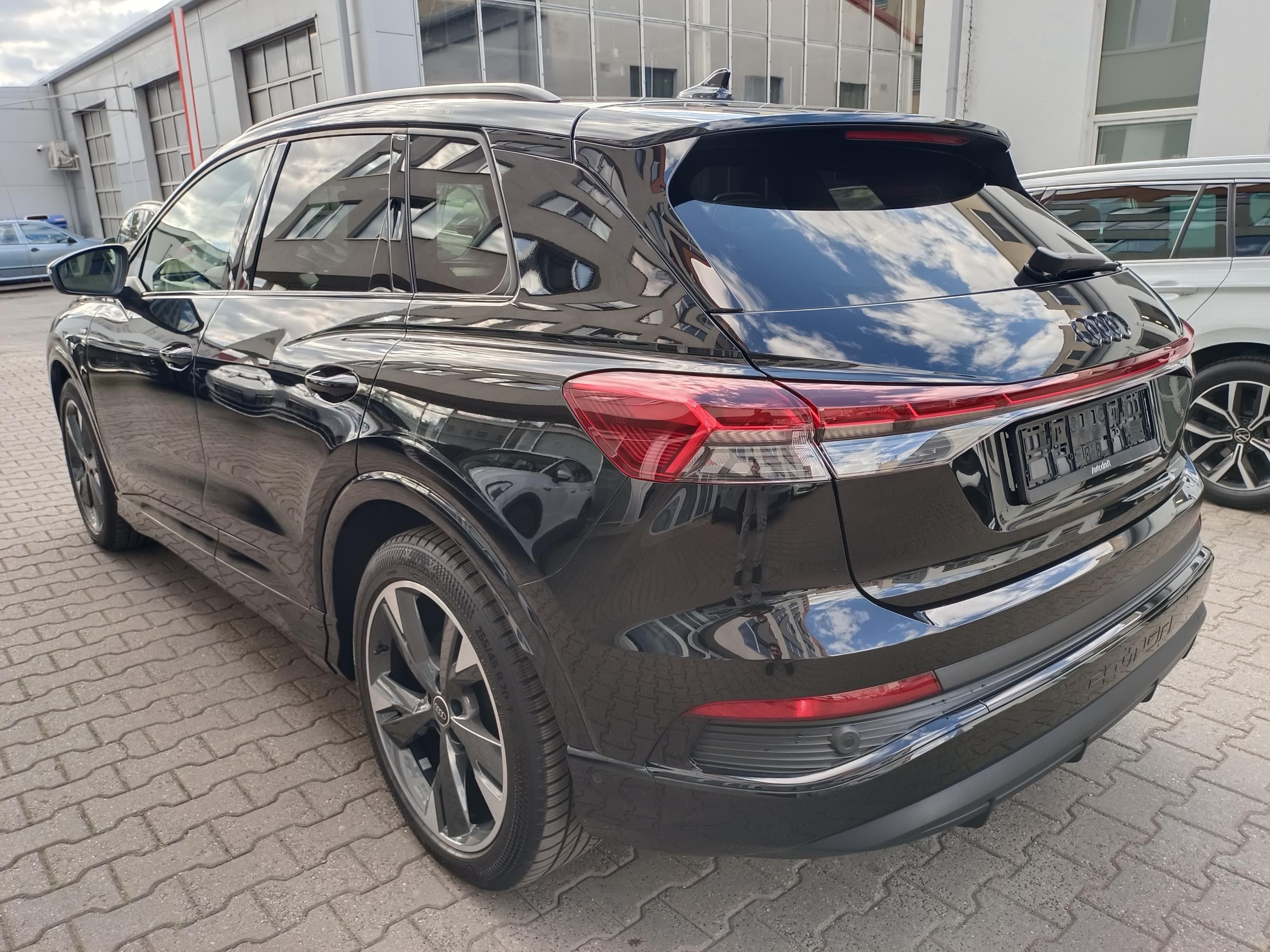Audi Q4 e-tron, e-tron 45 150kW 82kWh S-Line - fotka 5