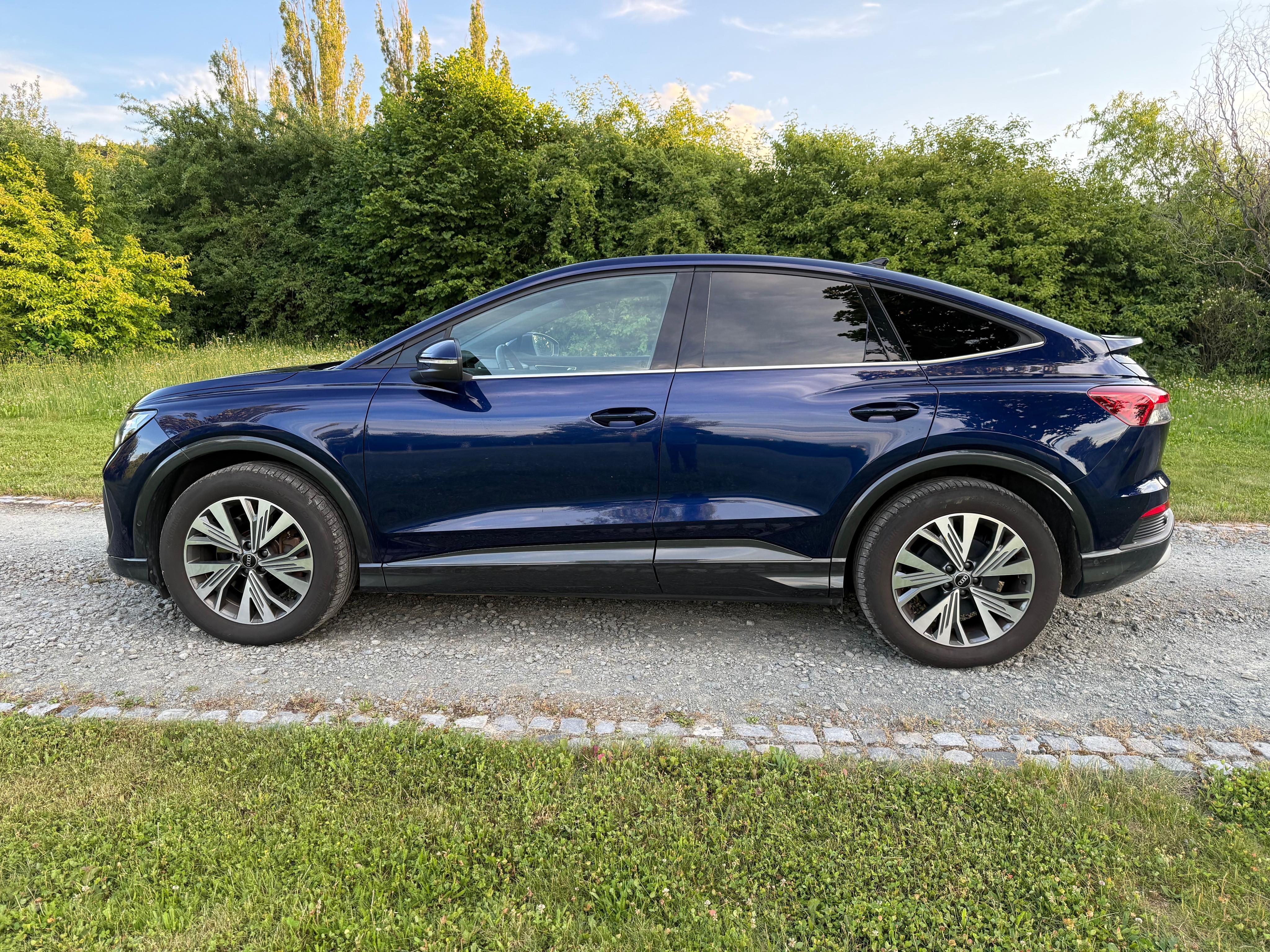 Audi Q4 e-tron, 150kW, panorama, tažné,SoH 95% - fotka 4