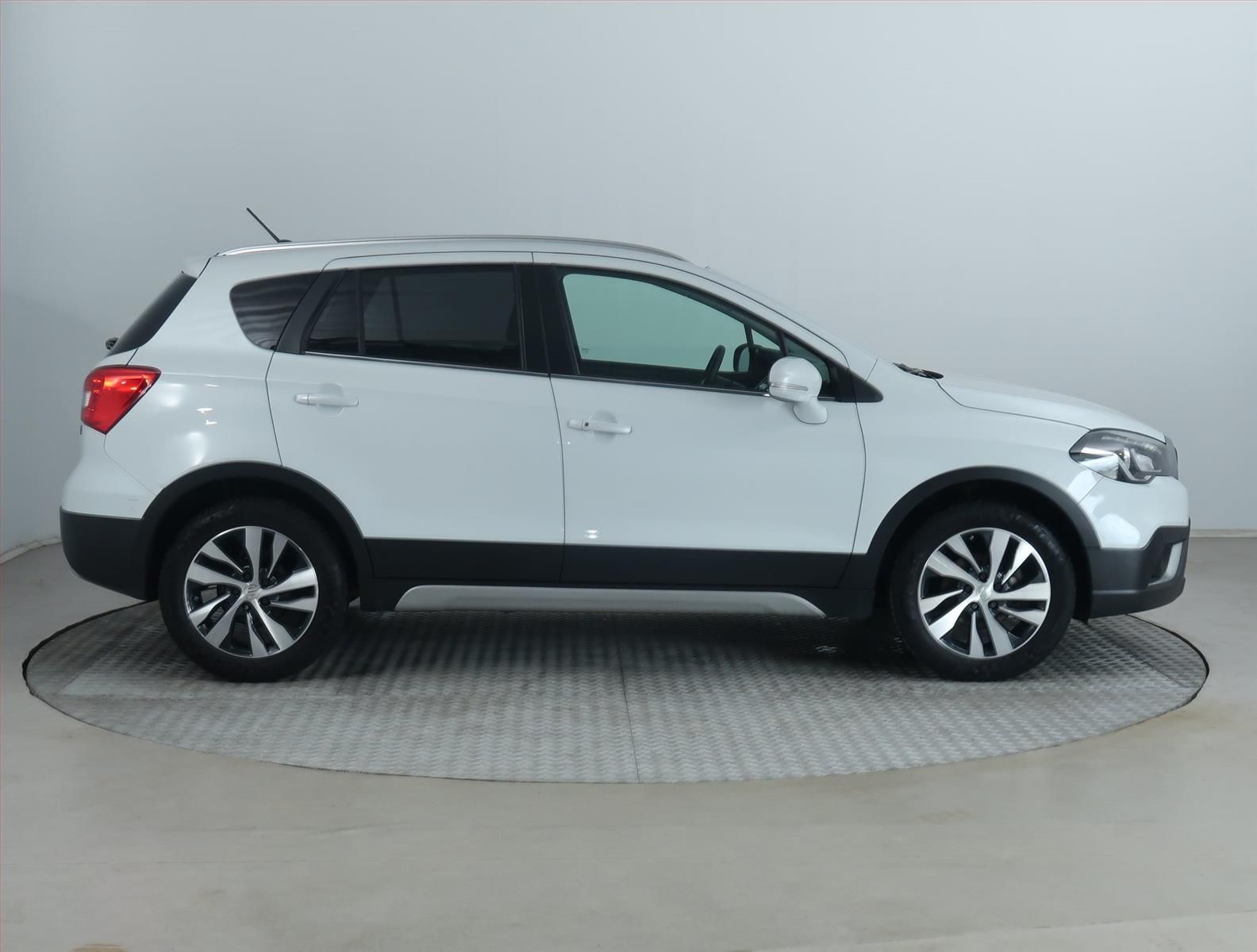 Suzuki SX4 S-Cross, 1.4 BoosterJet, 4X4, ČR,1.maj - fotka 6