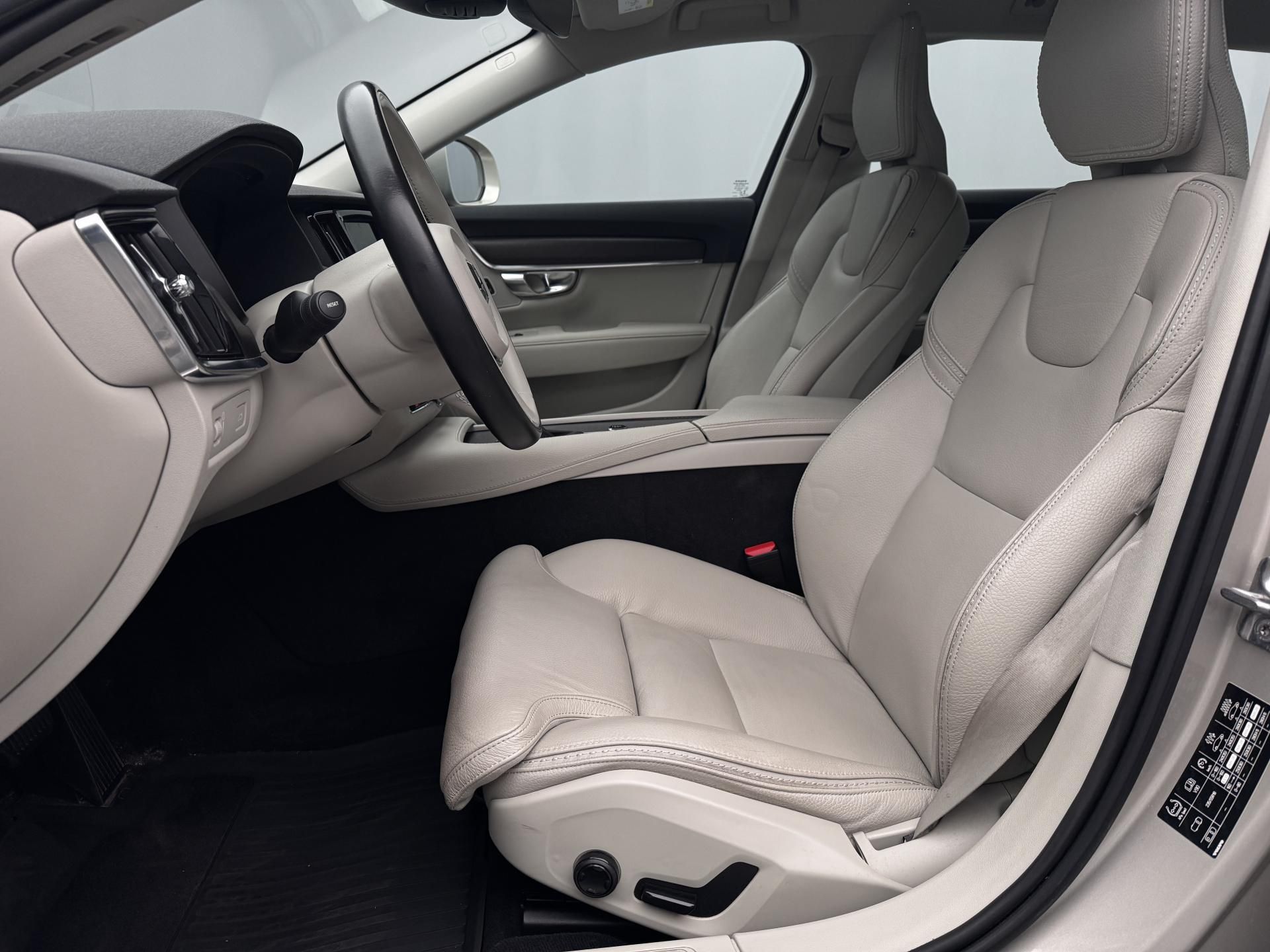 Volvo V90, CC D4 AWD MOMENTUM AUT - fotka 4