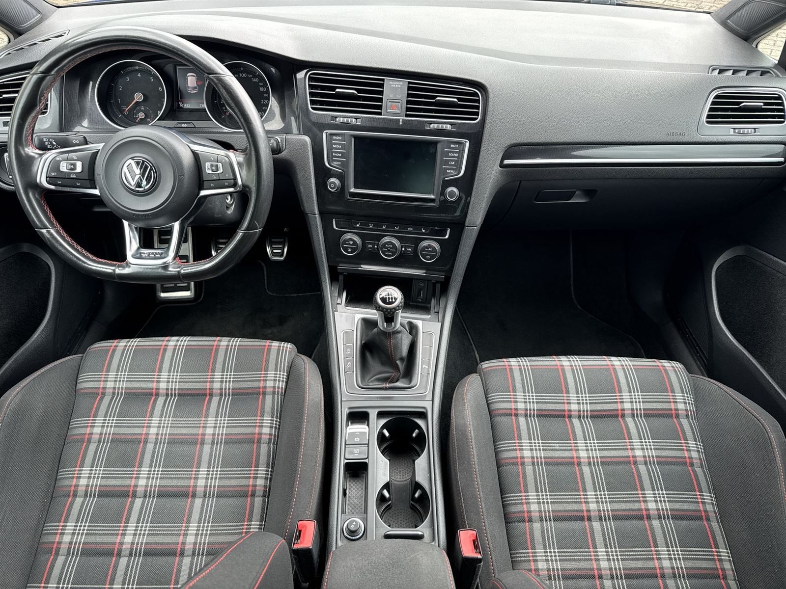 Volkswagen Golf, 2.0 TSI GTI - fotka 5